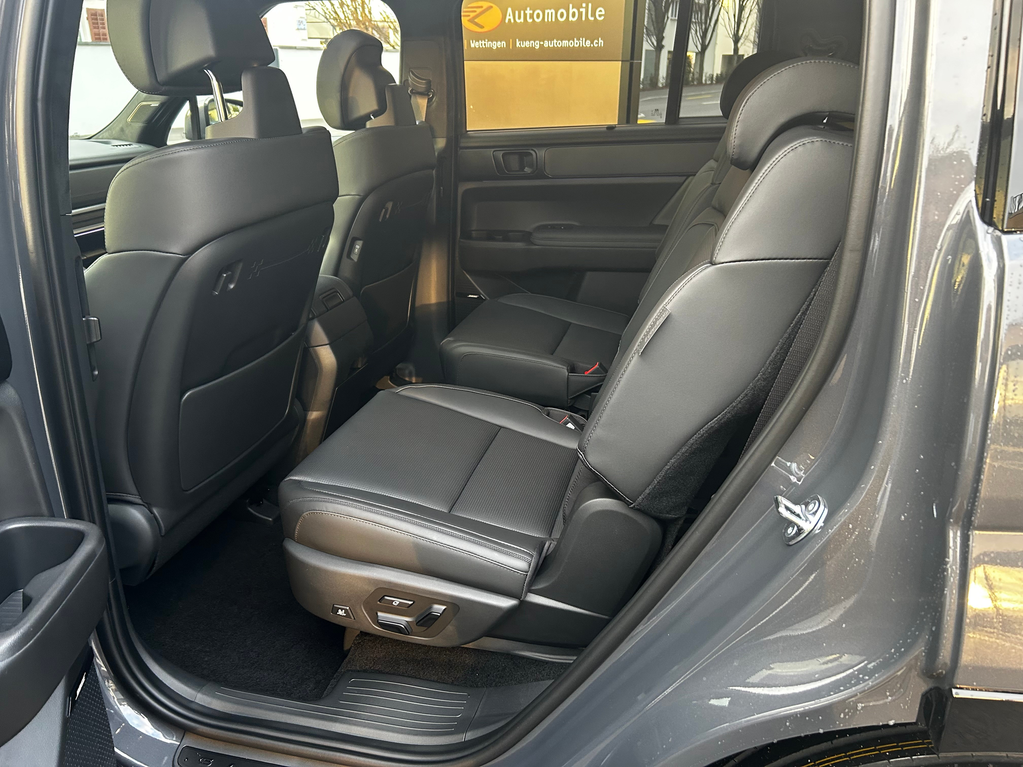 listing desktop thumbnail image 15