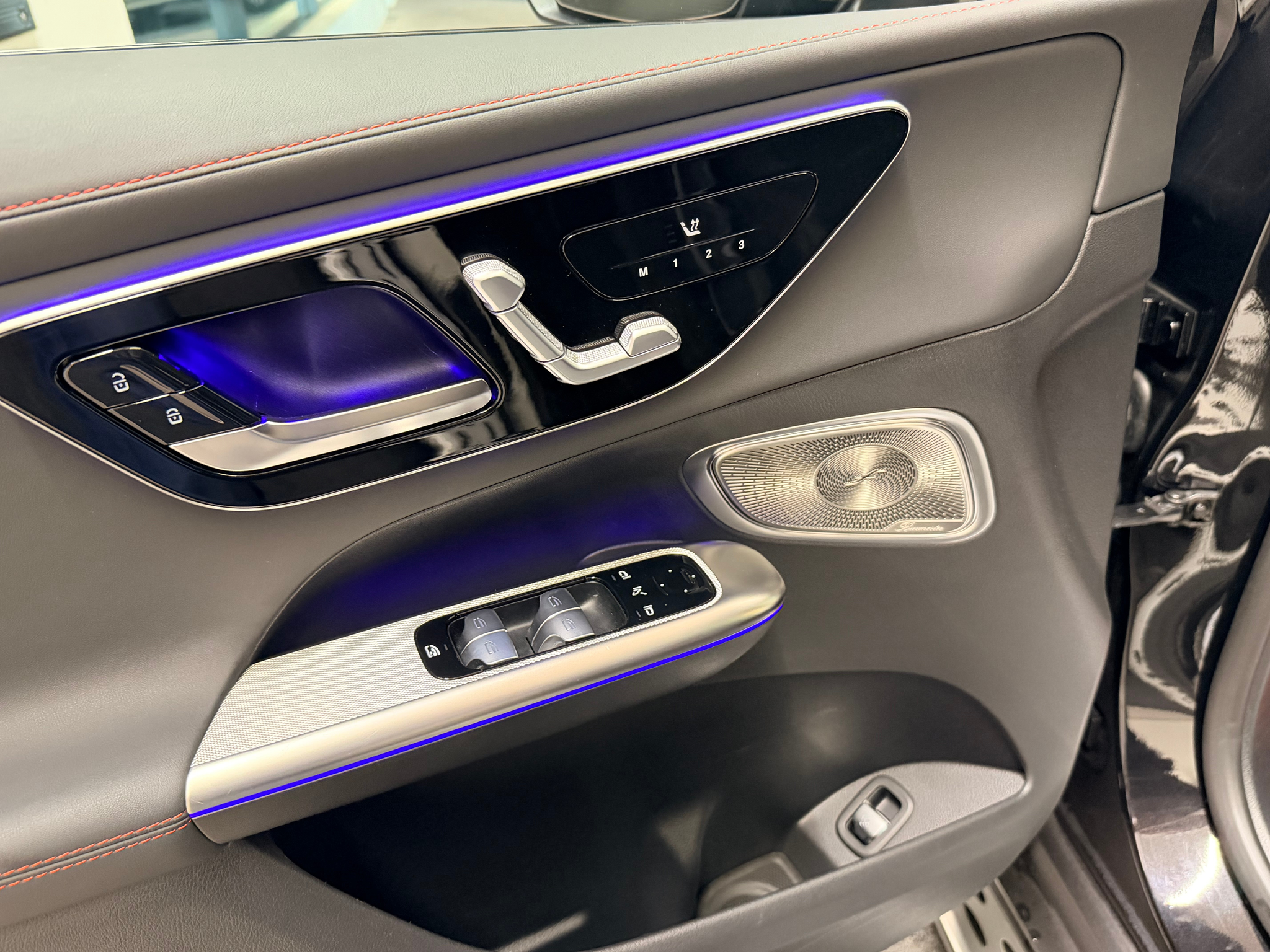 listing desktop thumbnail image 12