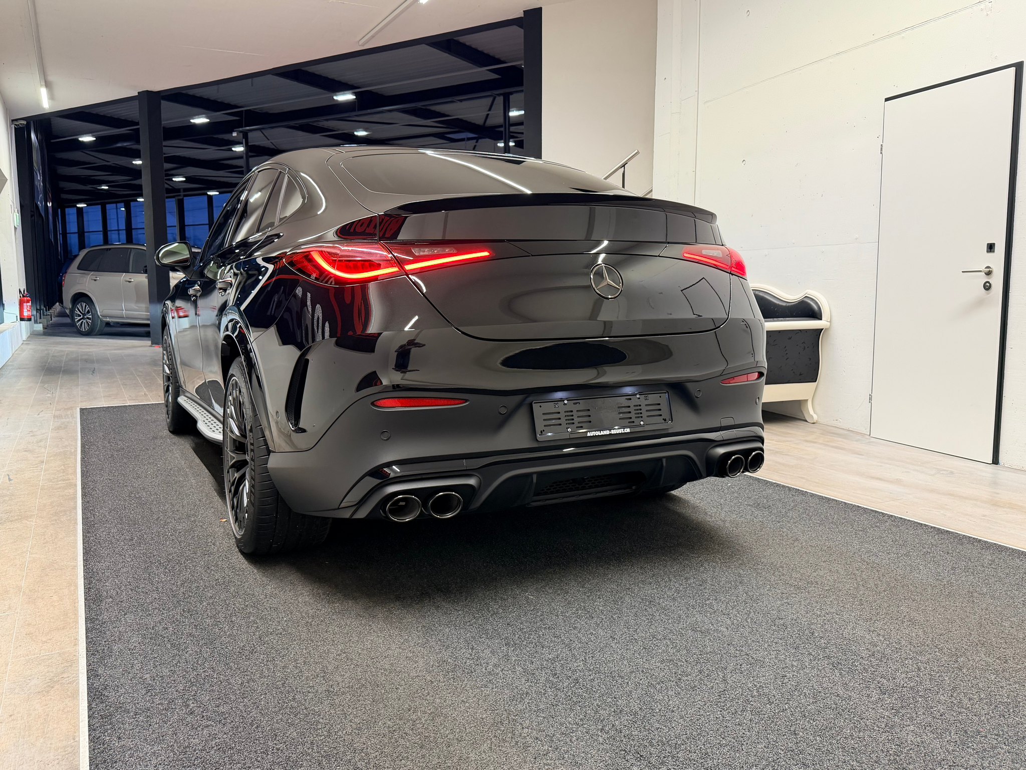 listing desktop thumbnail image 6