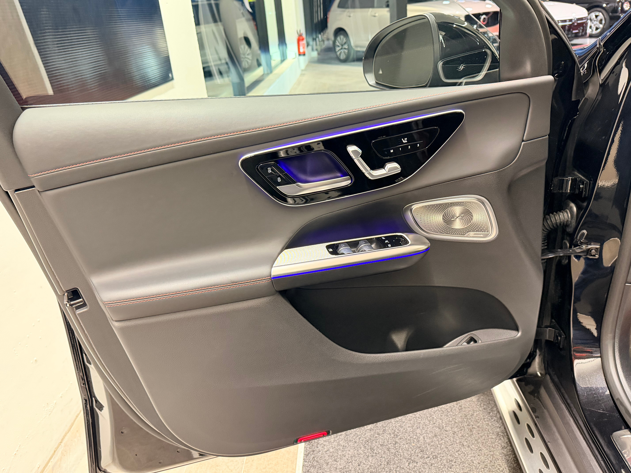 listing desktop thumbnail image 11