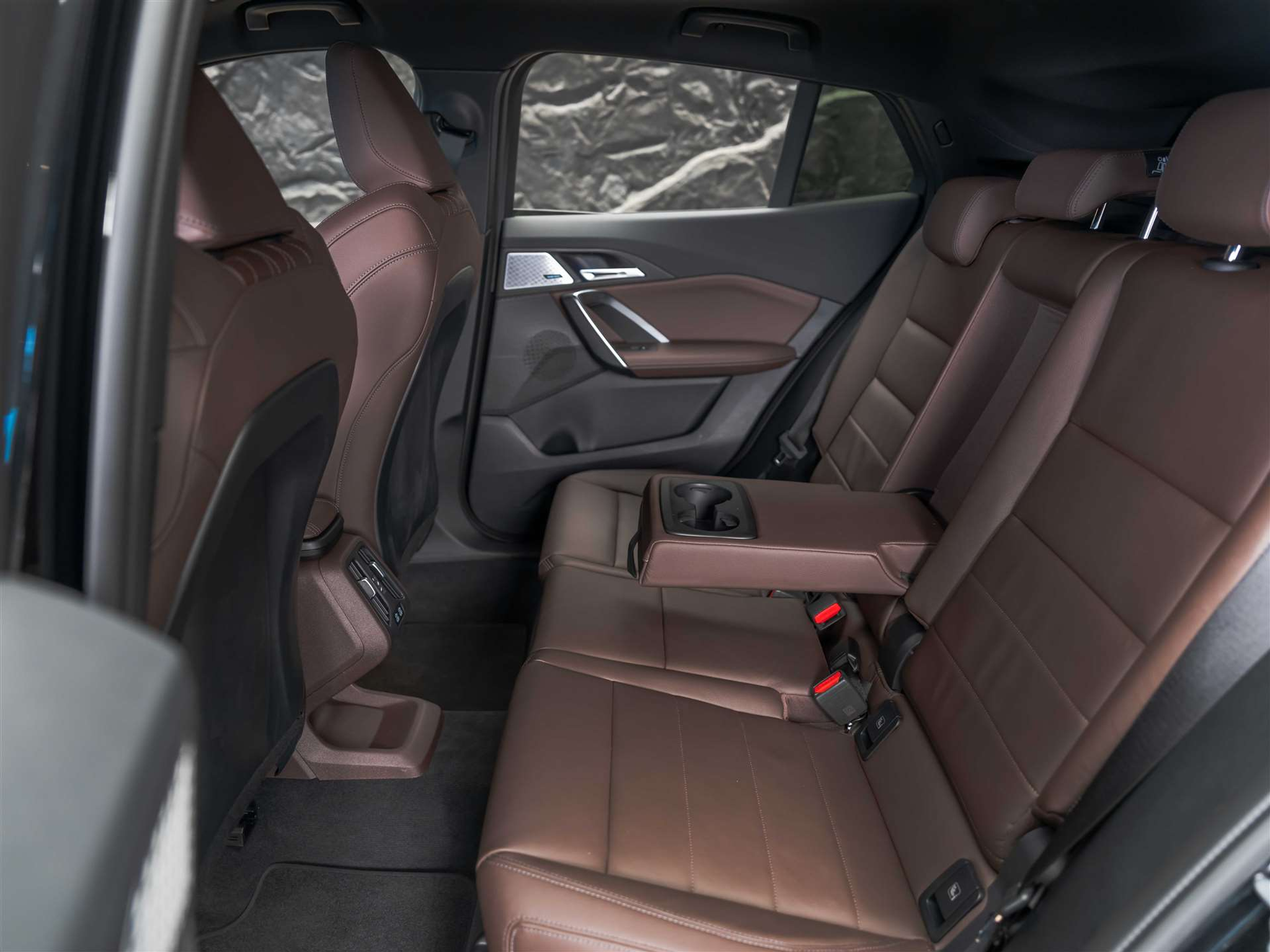 listing desktop thumbnail image 12