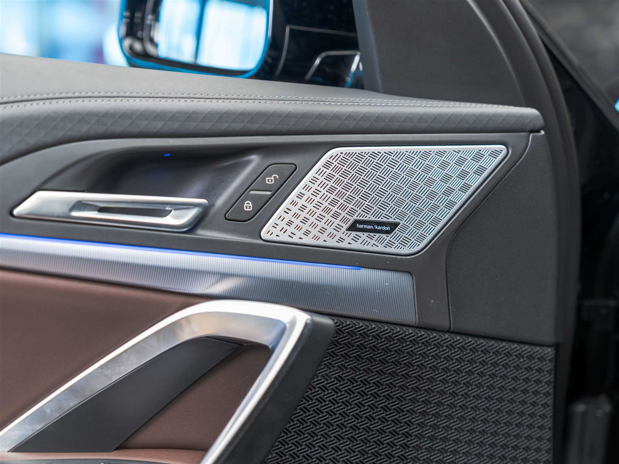 listing desktop thumbnail image 28