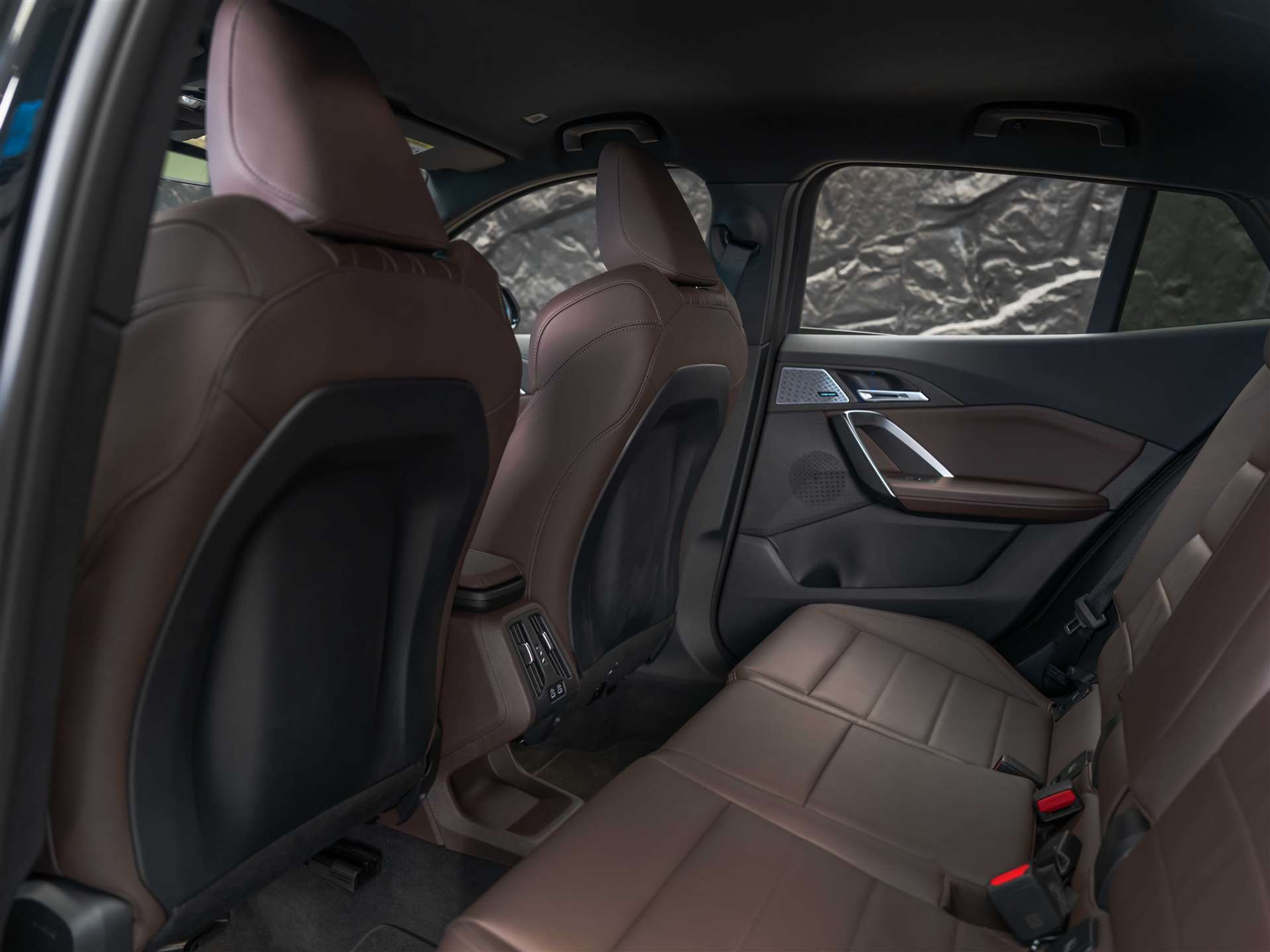 listing desktop thumbnail image 11