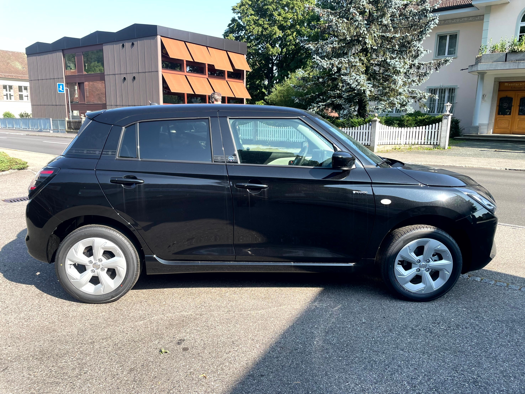 listing desktop thumbnail image 5