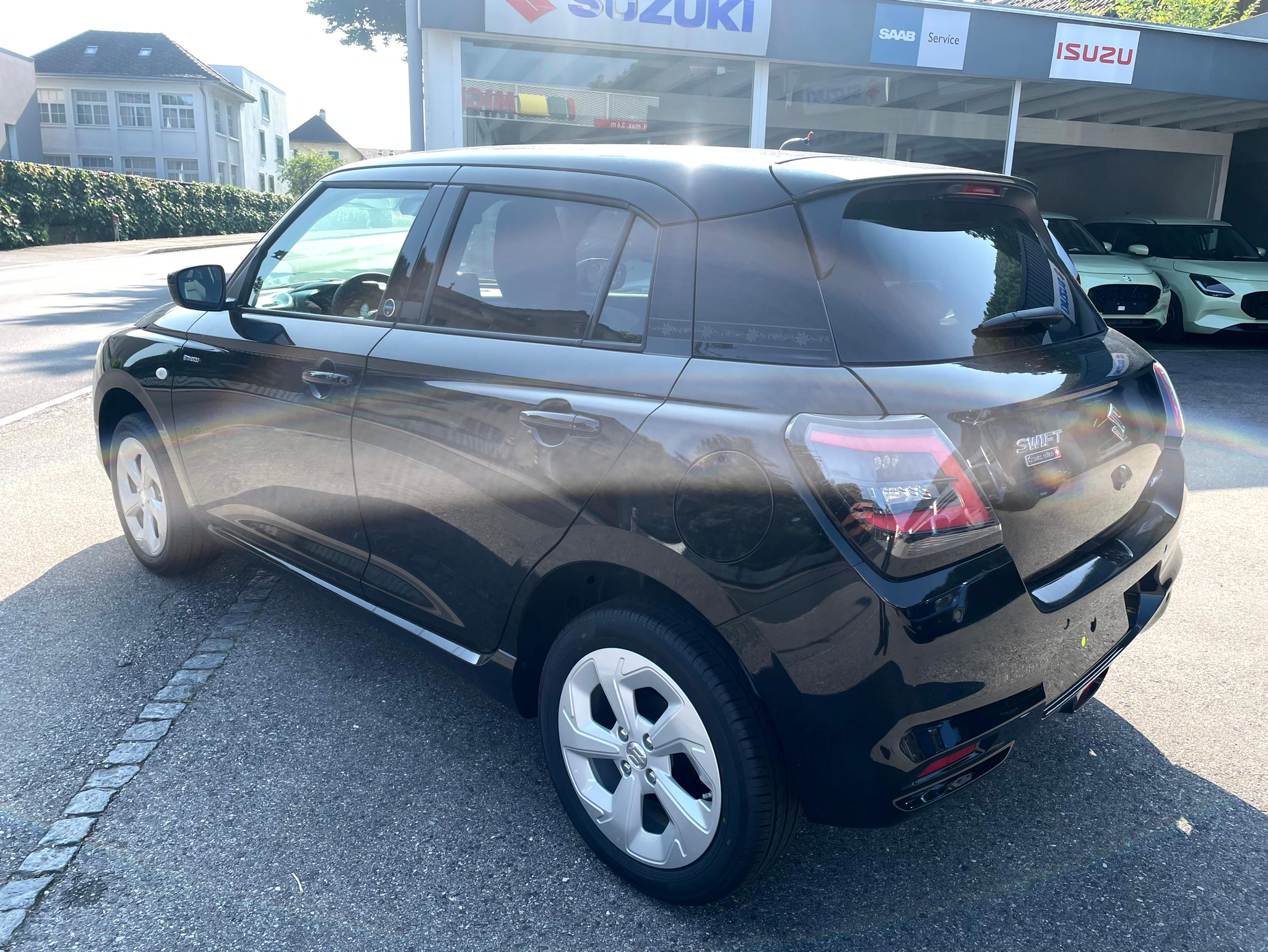 listing desktop thumbnail image 2