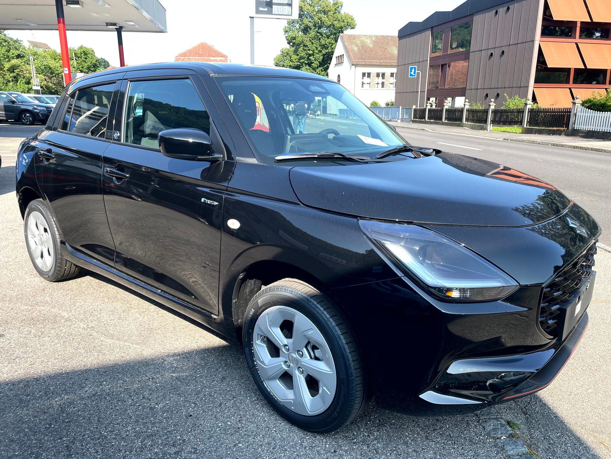 listing desktop thumbnail image 6