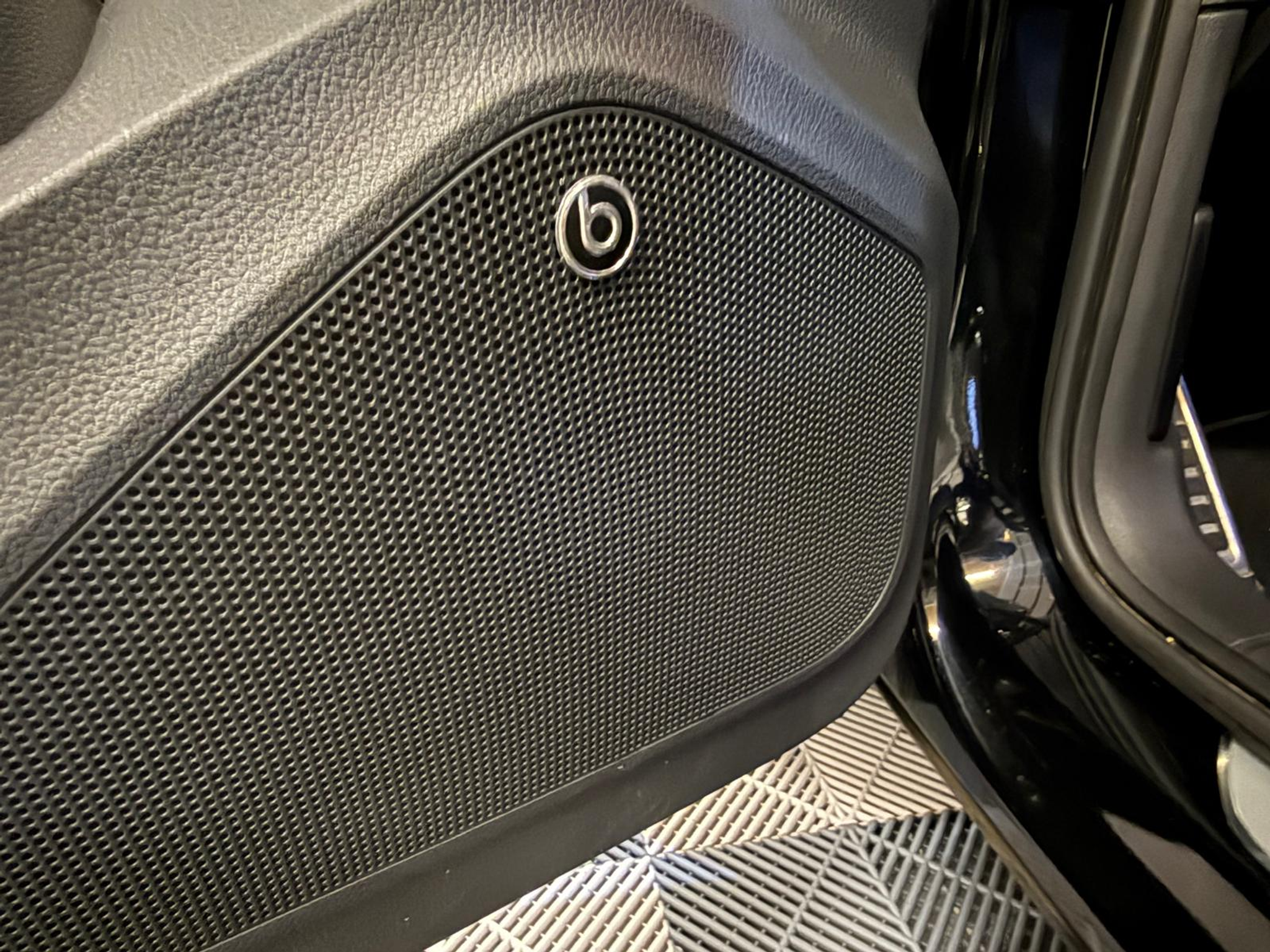 listing desktop thumbnail image 24