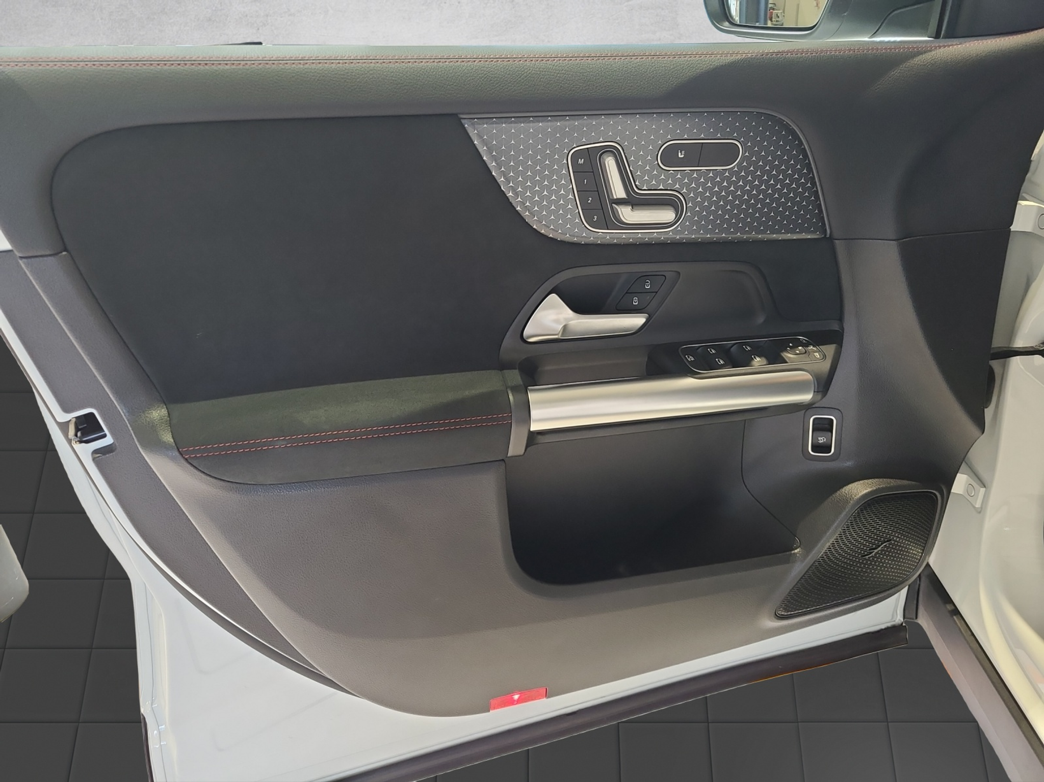 listing desktop thumbnail image 8