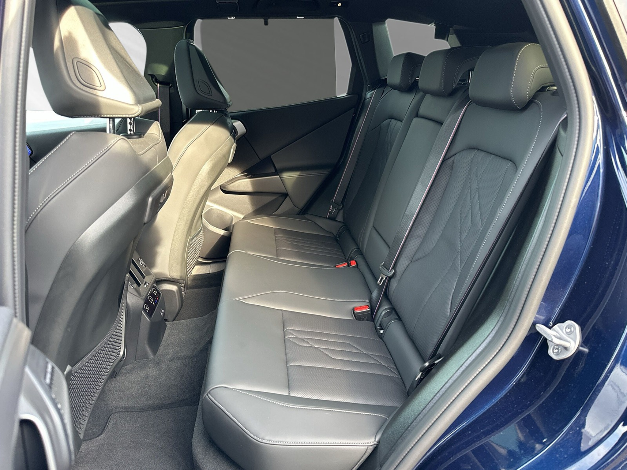 listing desktop thumbnail image 6