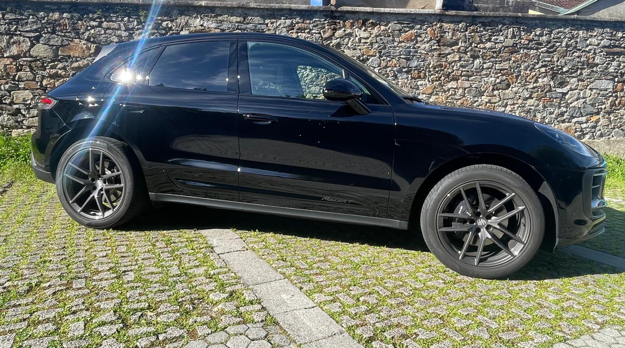 listing desktop thumbnail image 1