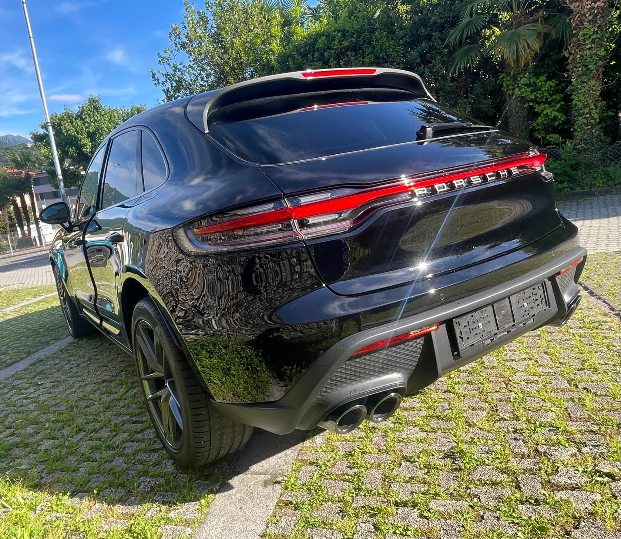 listing desktop thumbnail image 6