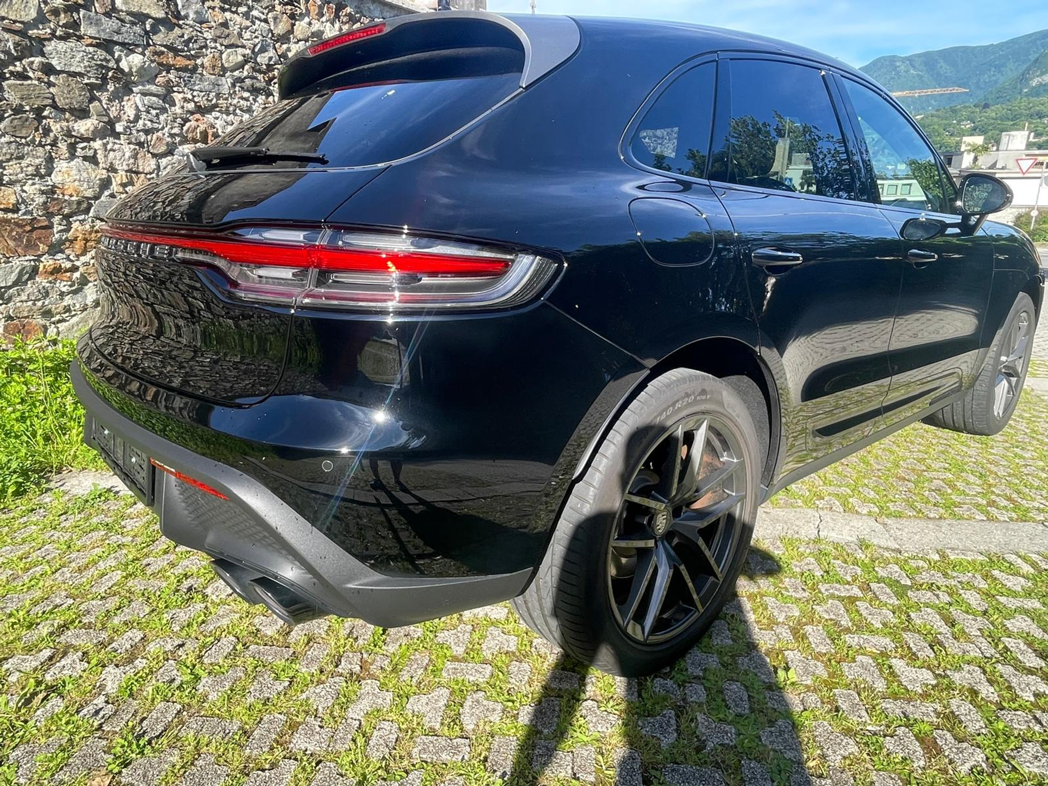 listing desktop thumbnail image 2