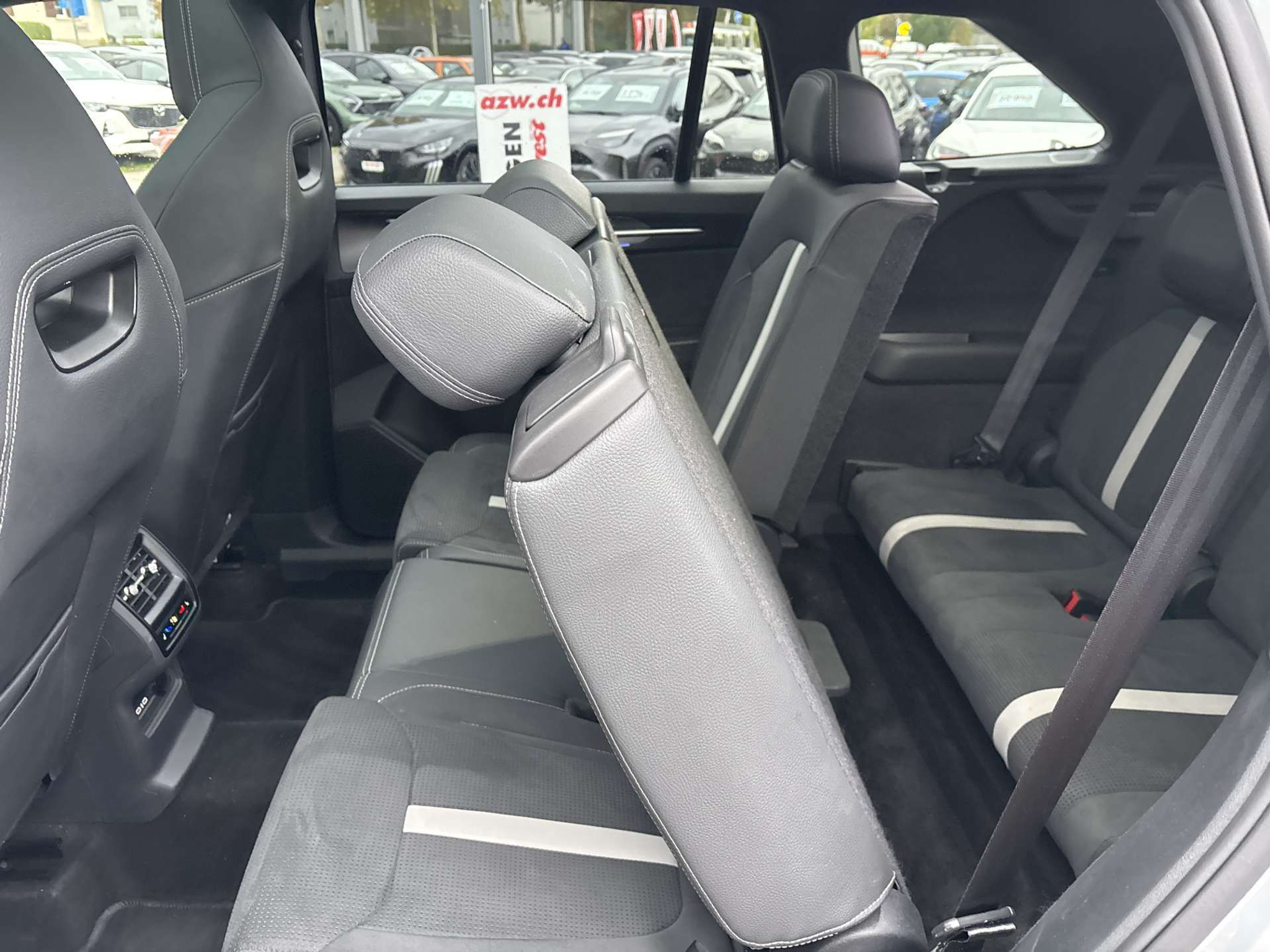 listing desktop thumbnail image 6