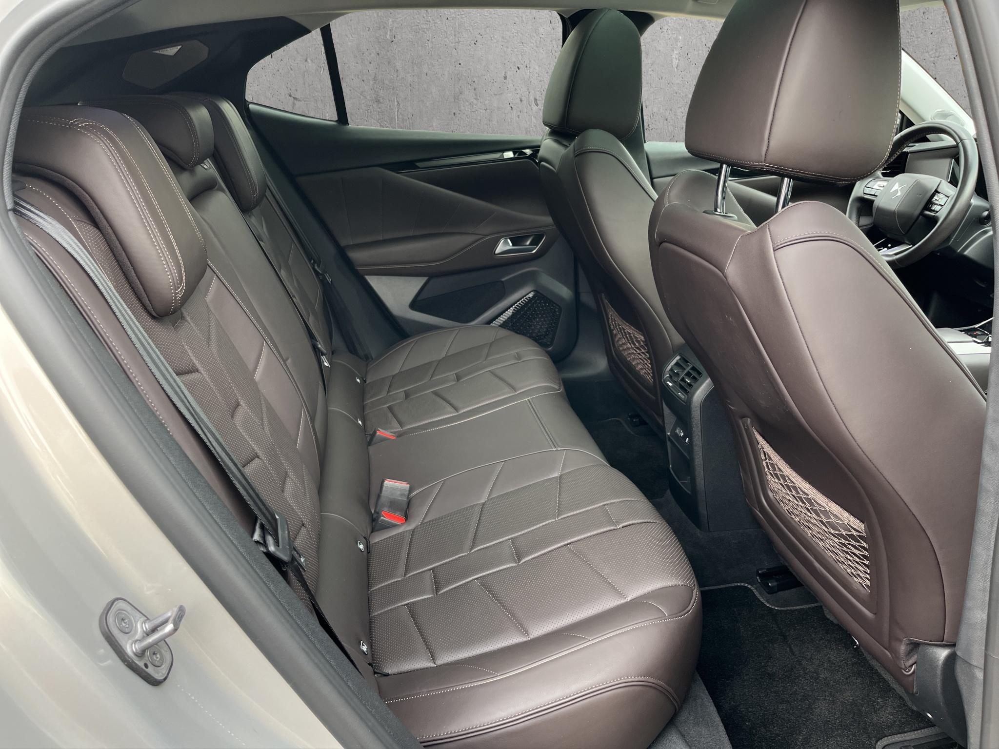 listing desktop thumbnail image 12