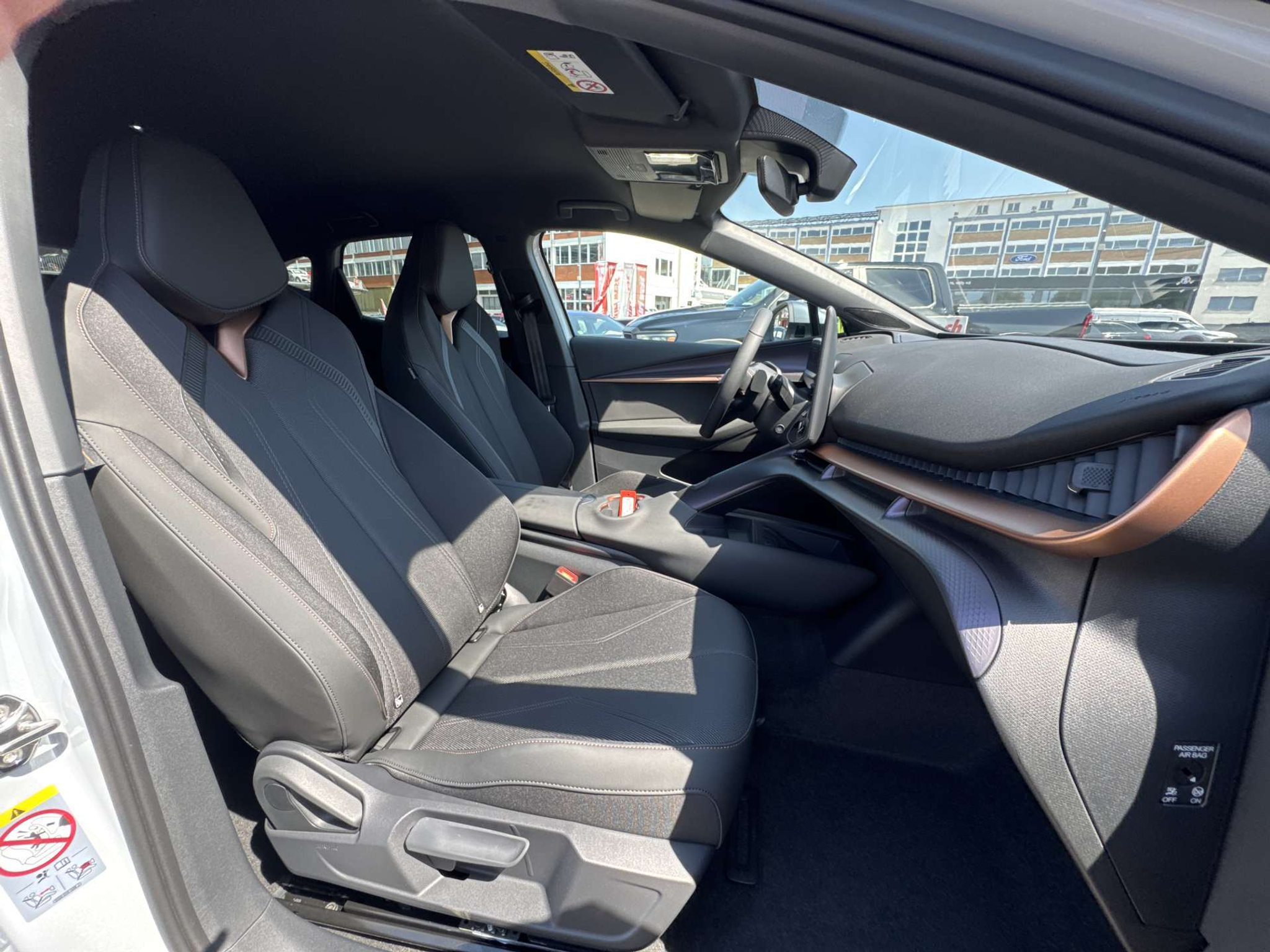 listing desktop thumbnail image 11