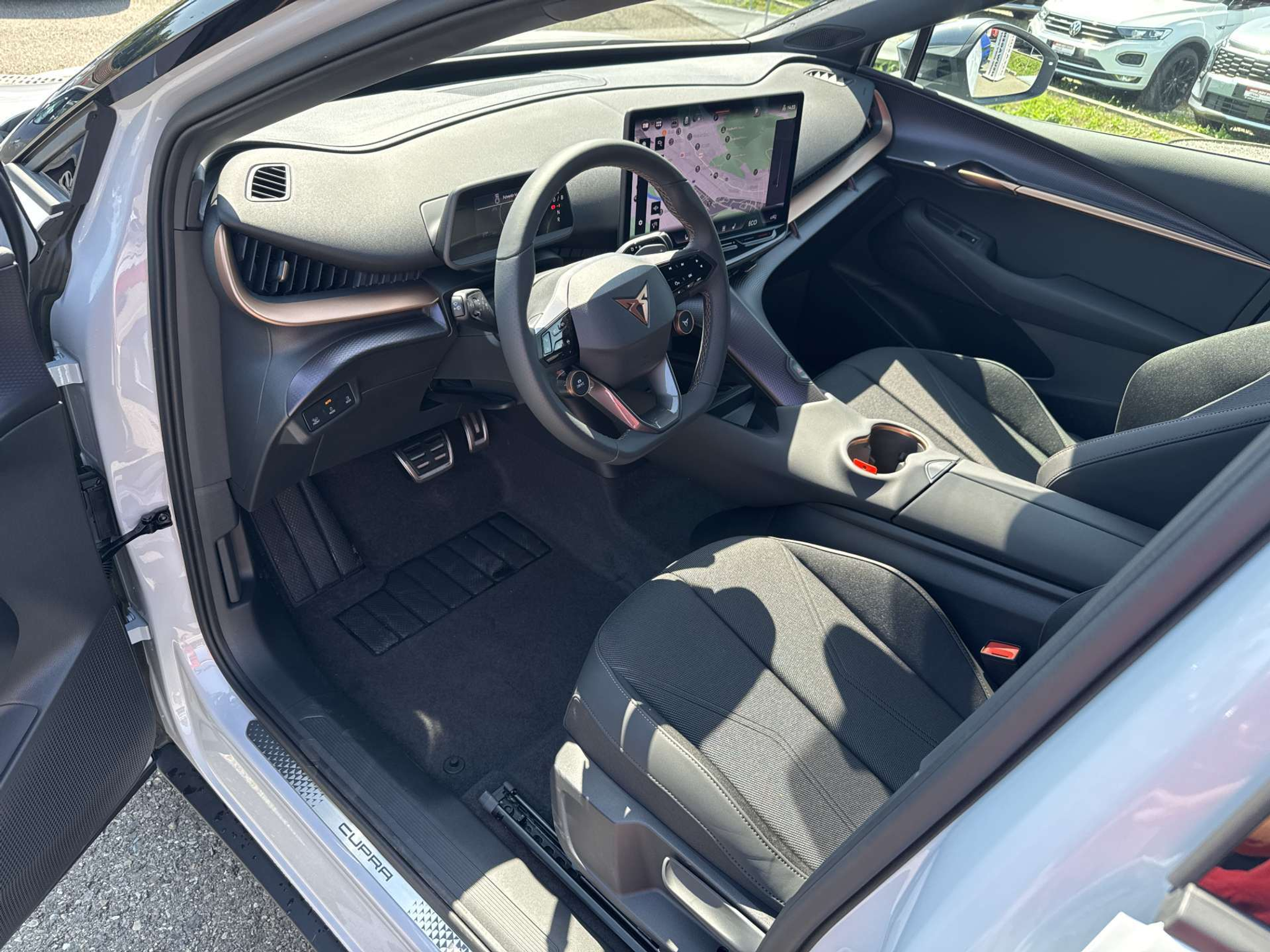 listing desktop thumbnail image 4