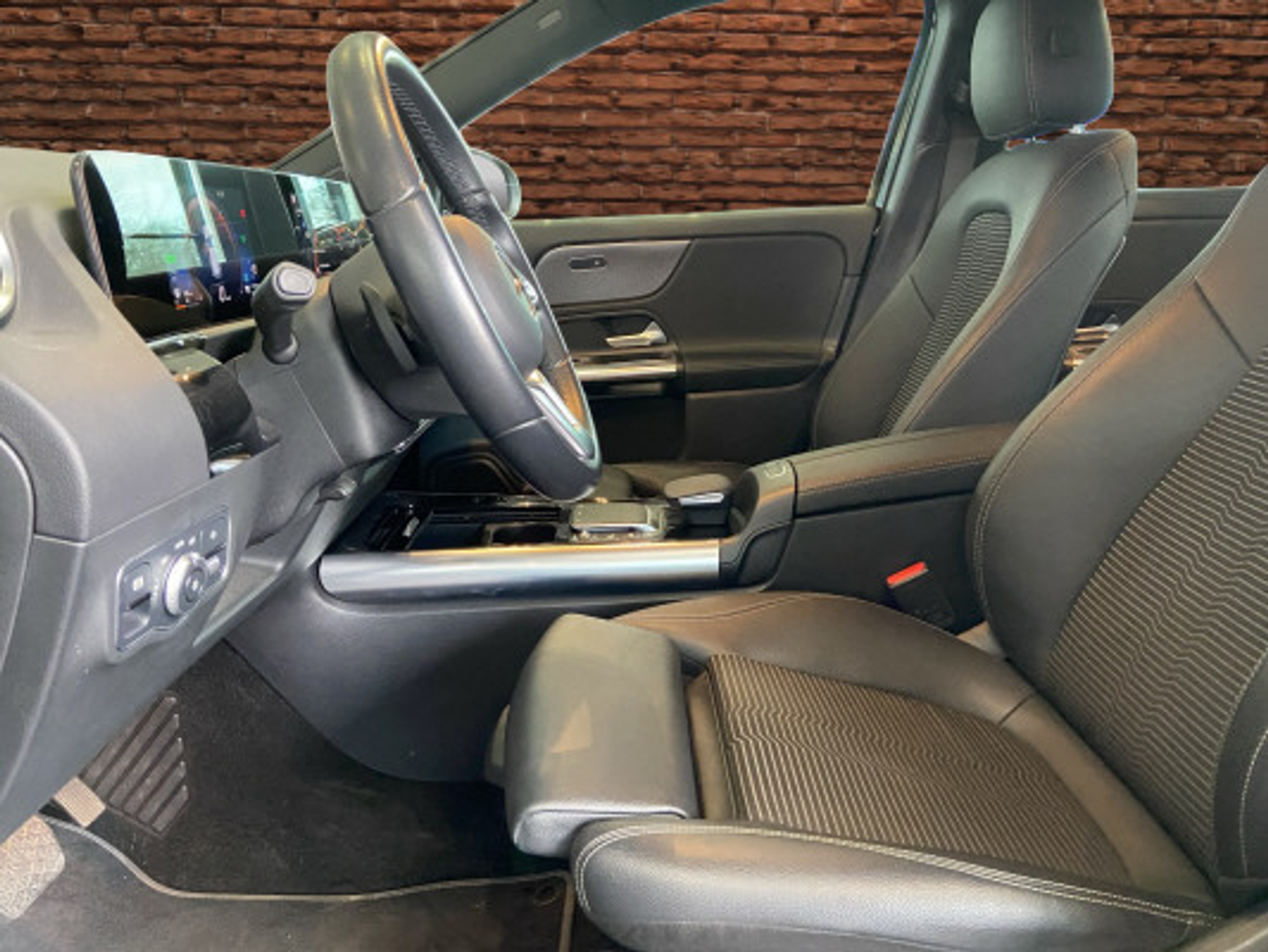 listing desktop thumbnail image 9