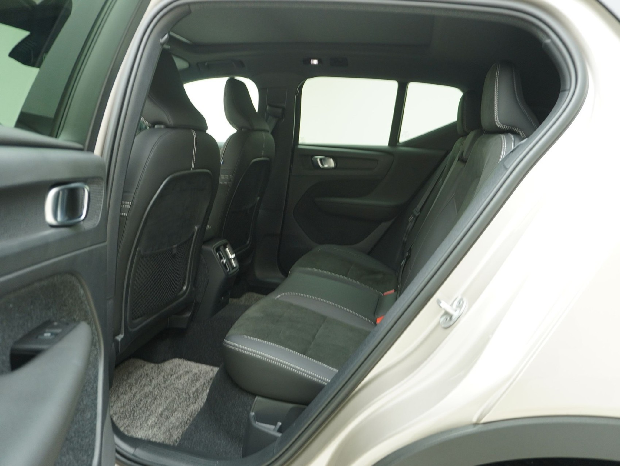 listing desktop thumbnail image 12