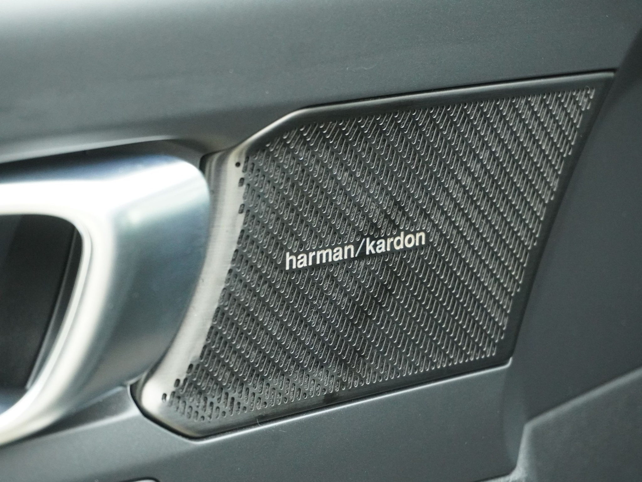 listing desktop thumbnail image 16