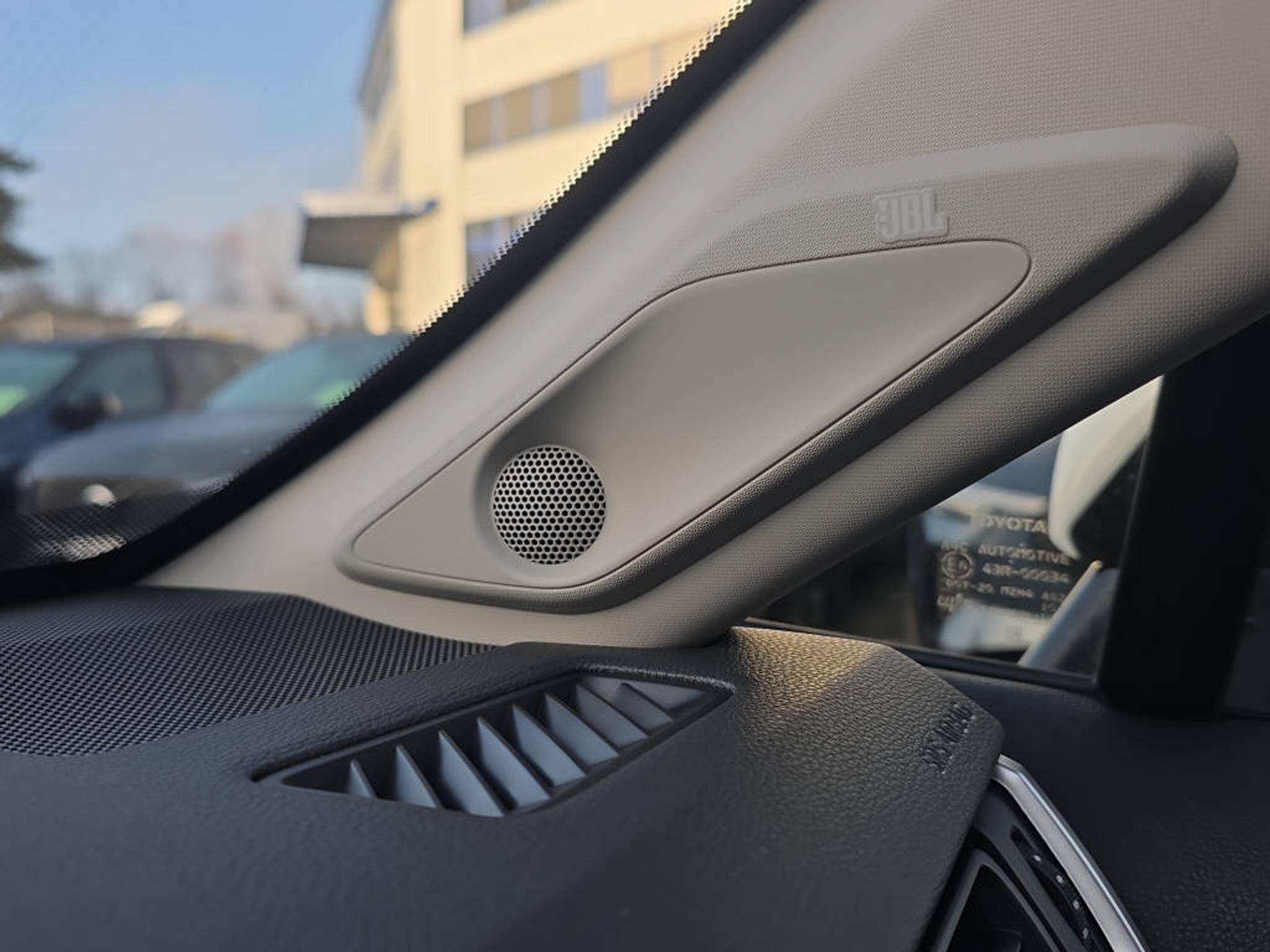 listing desktop thumbnail image 25