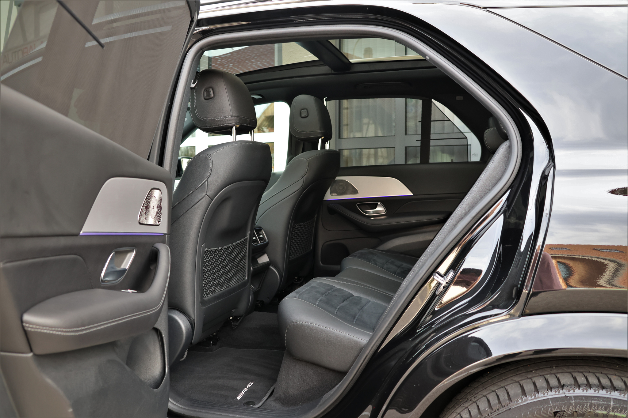 listing desktop thumbnail image 12