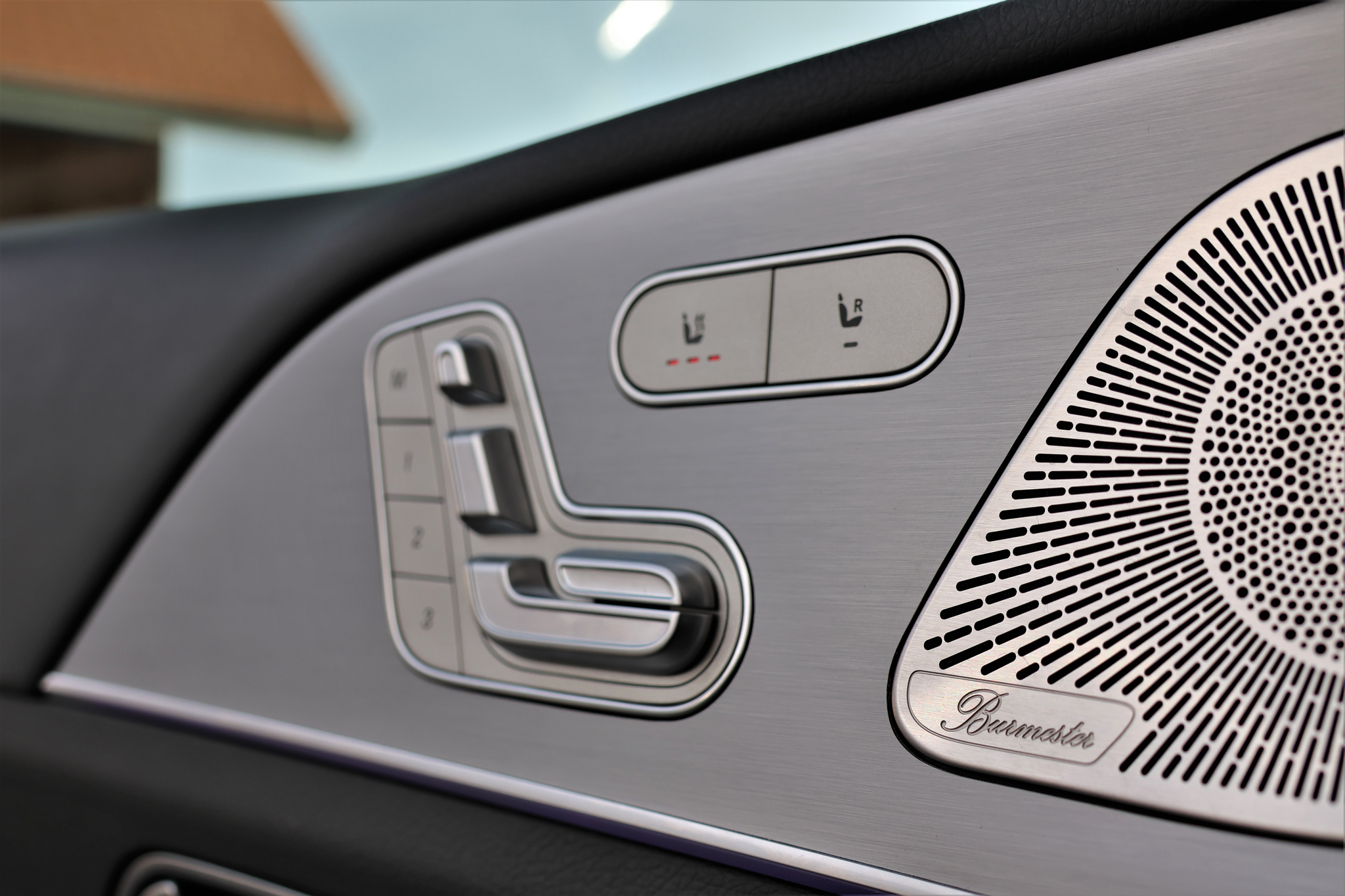 listing desktop thumbnail image 11