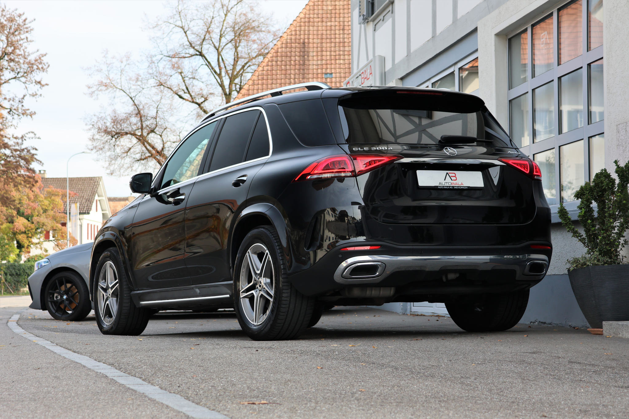 listing desktop thumbnail image 2