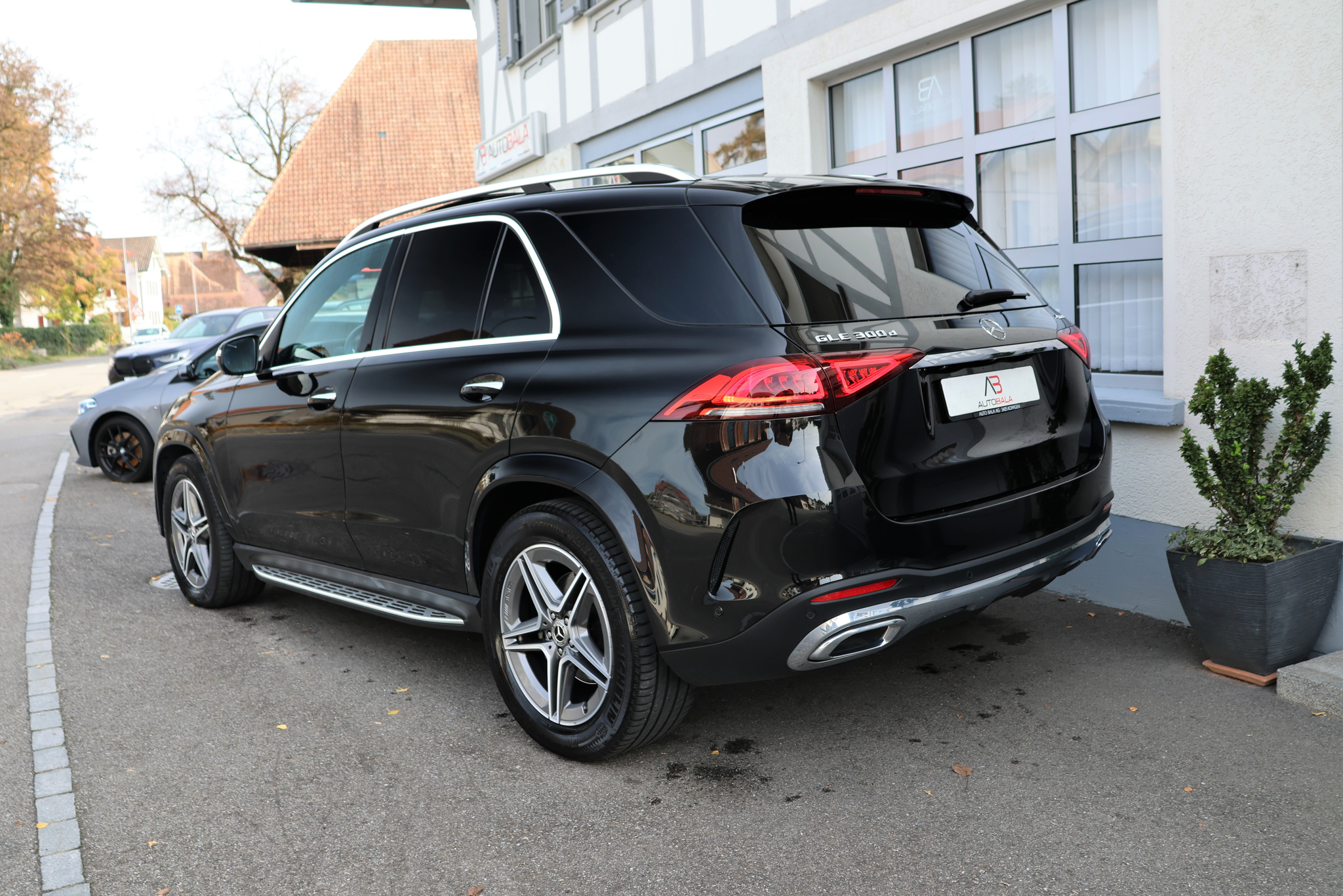 listing desktop thumbnail image 5