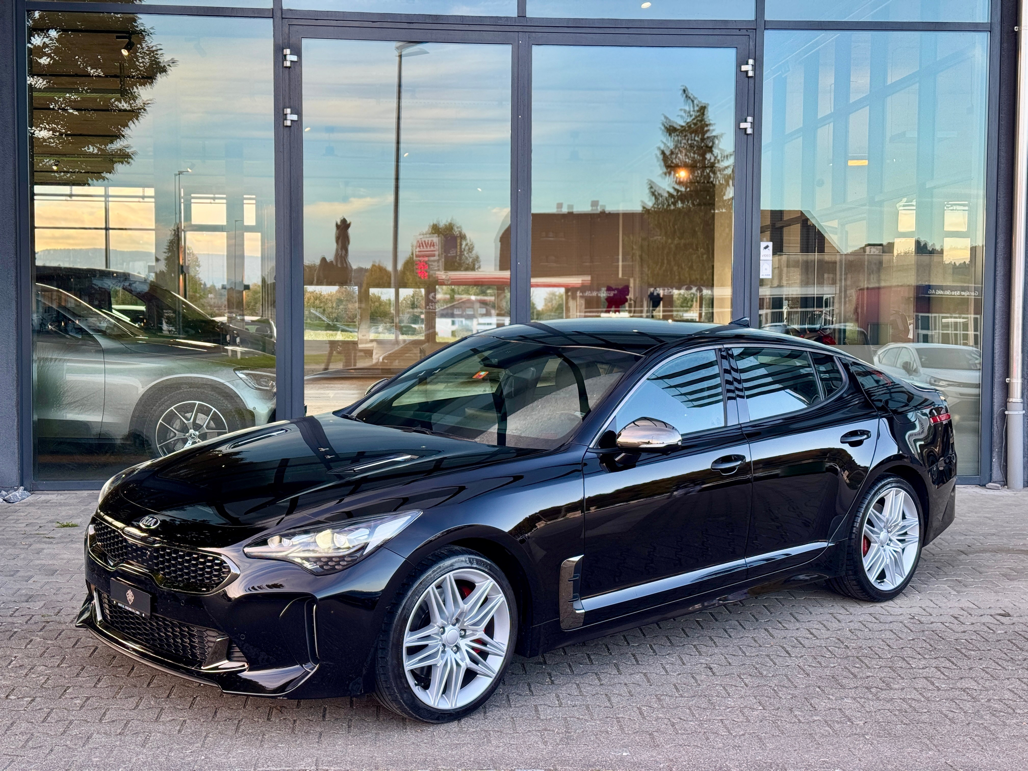 listing desktop thumbnail image 2