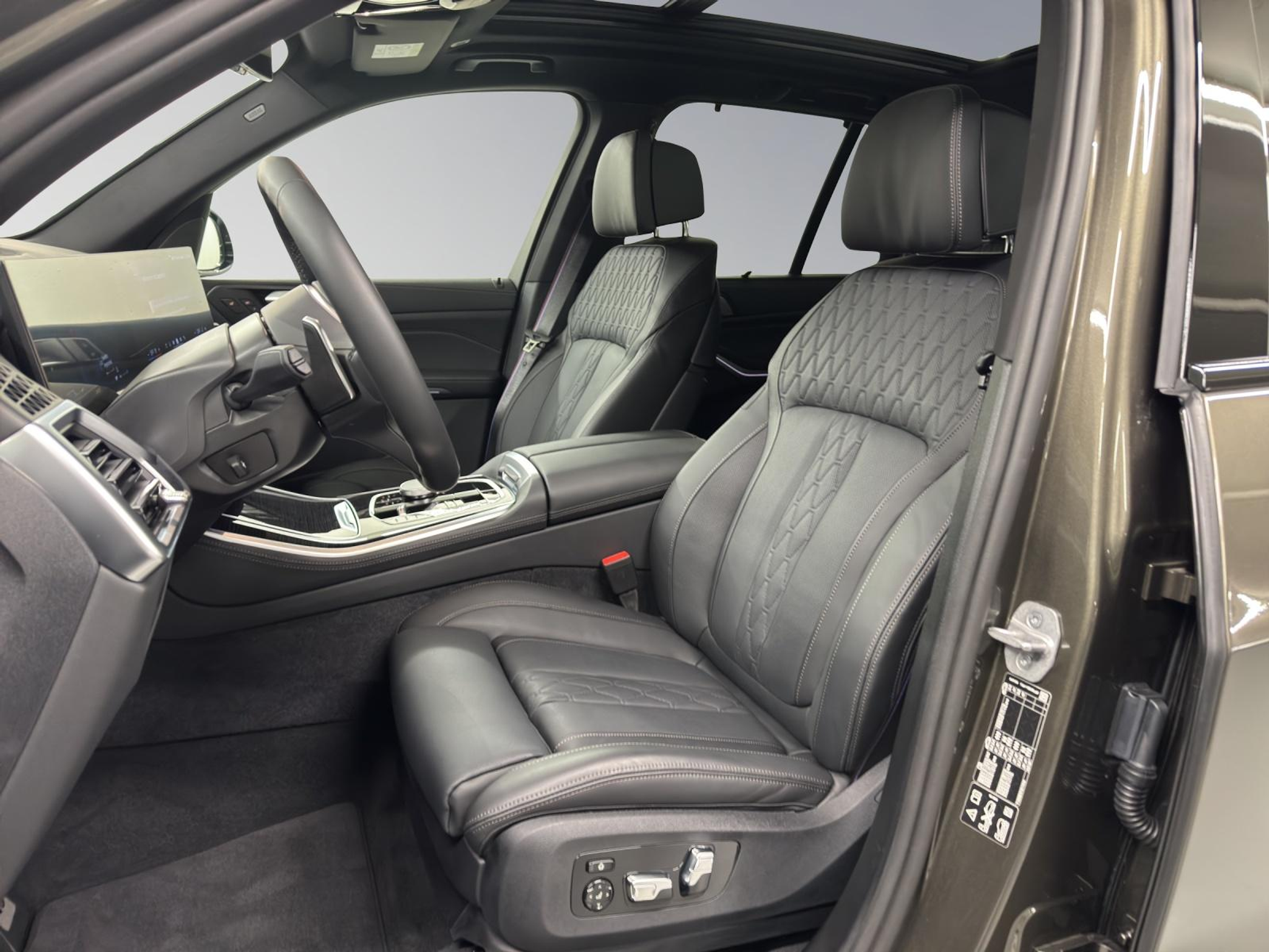 listing desktop thumbnail image 10