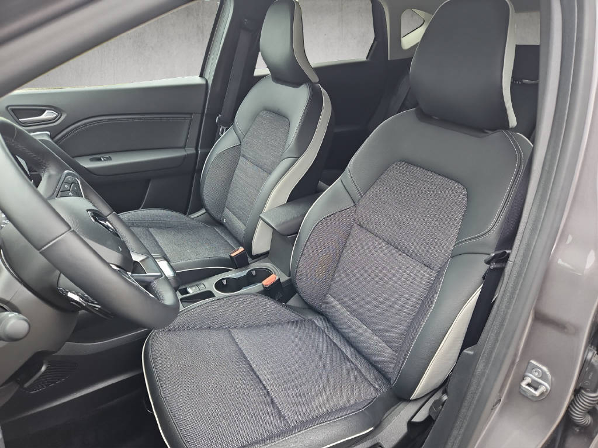 listing desktop thumbnail image 4