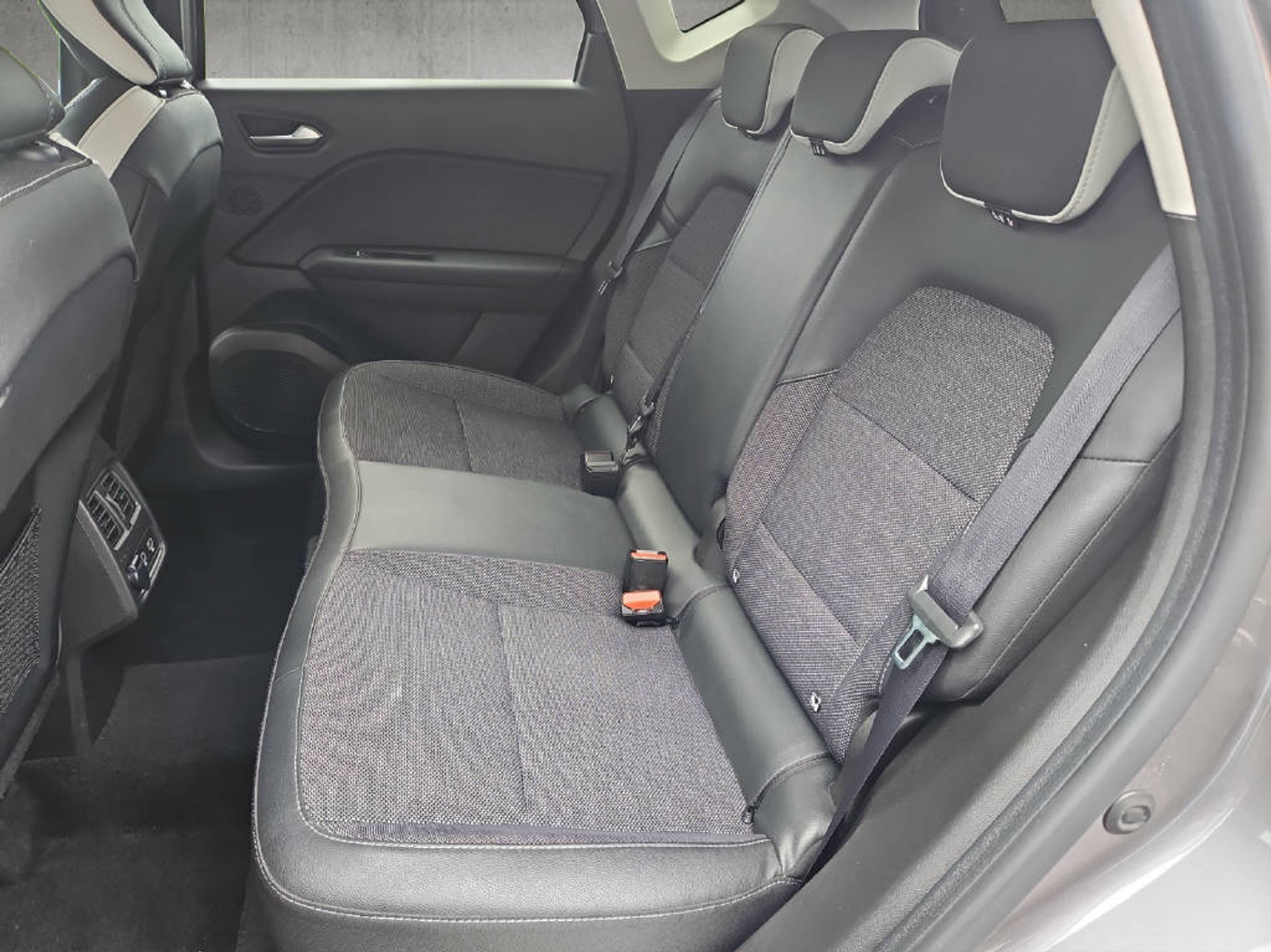 listing desktop thumbnail image 5