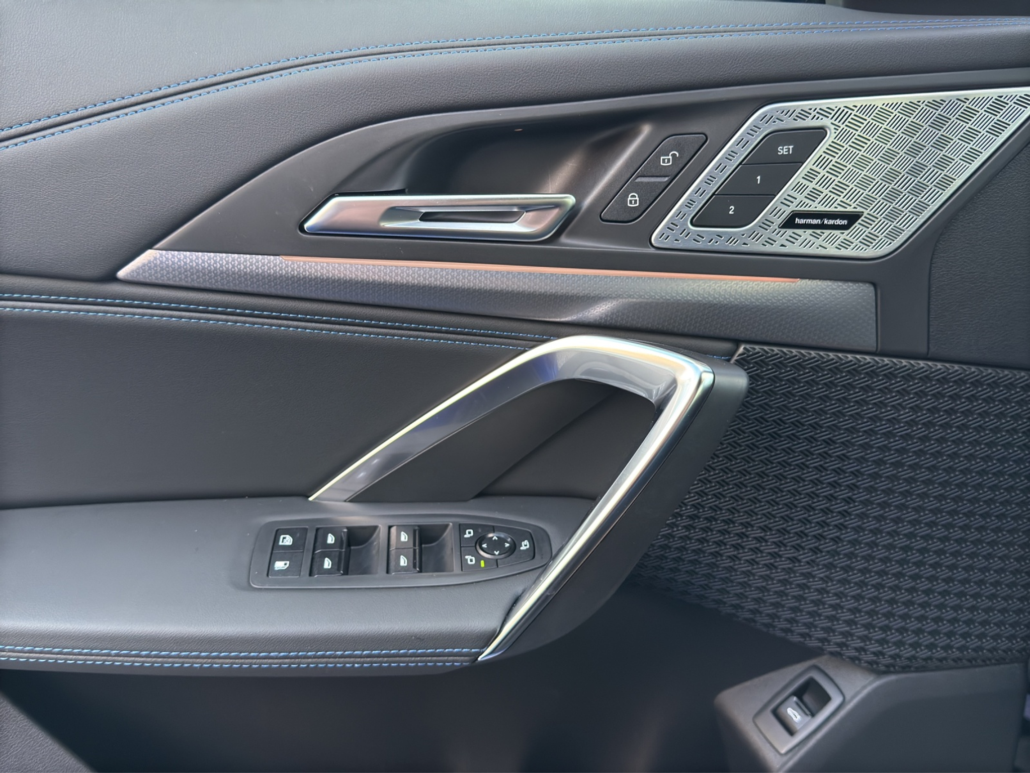 listing desktop thumbnail image 11