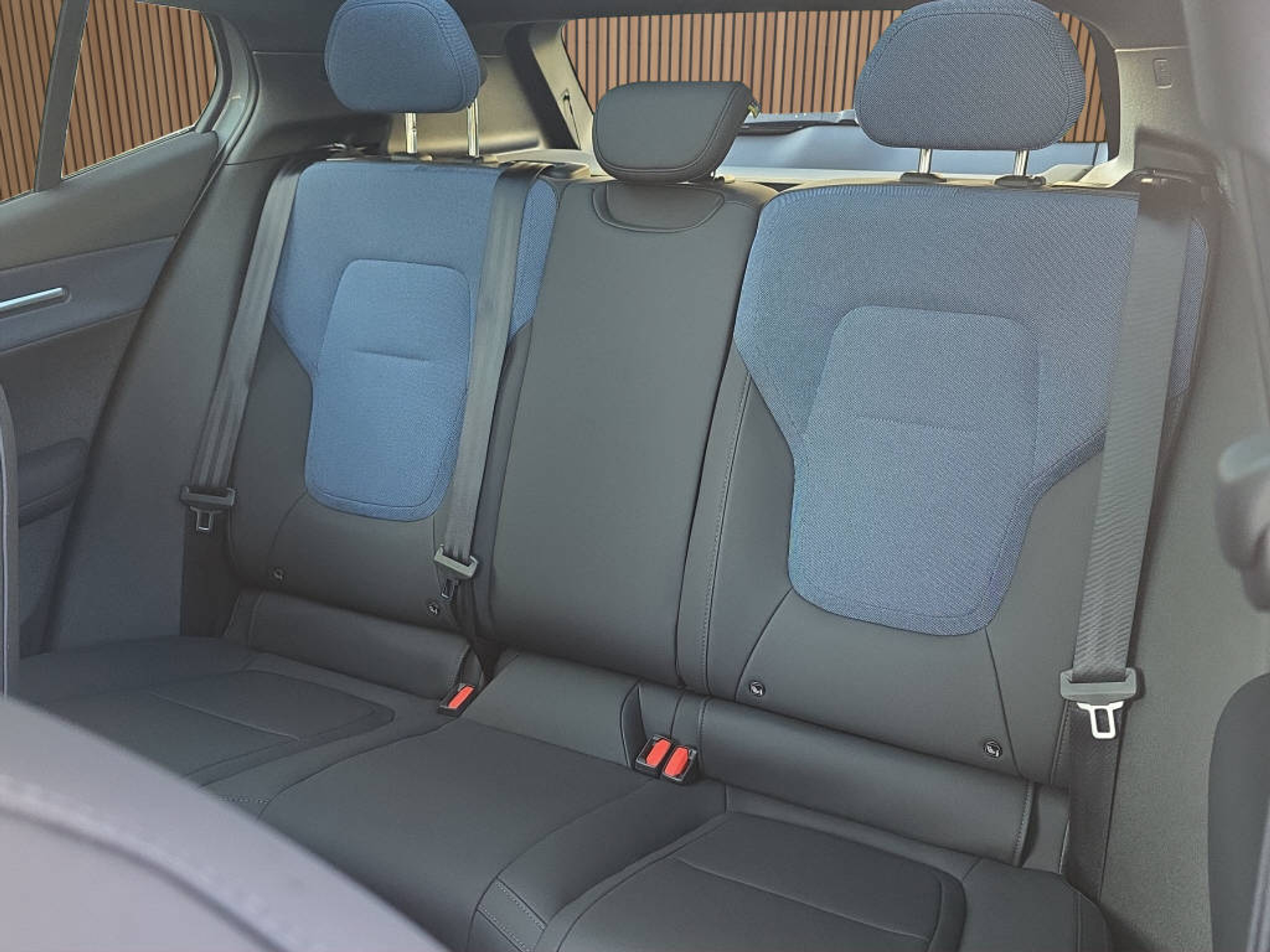 listing desktop thumbnail image 19