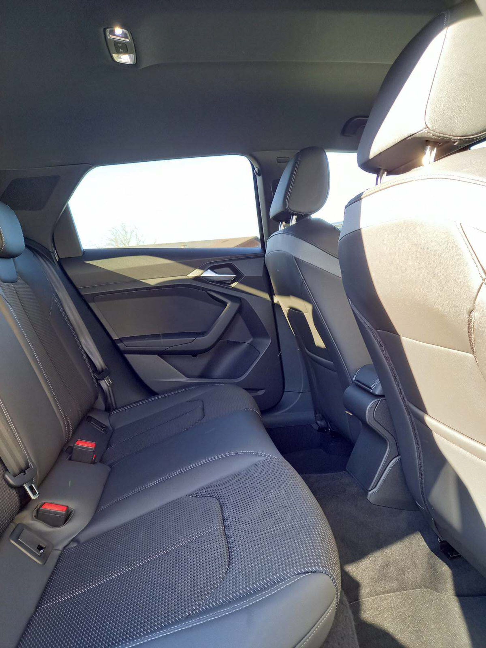 listing desktop thumbnail image 15