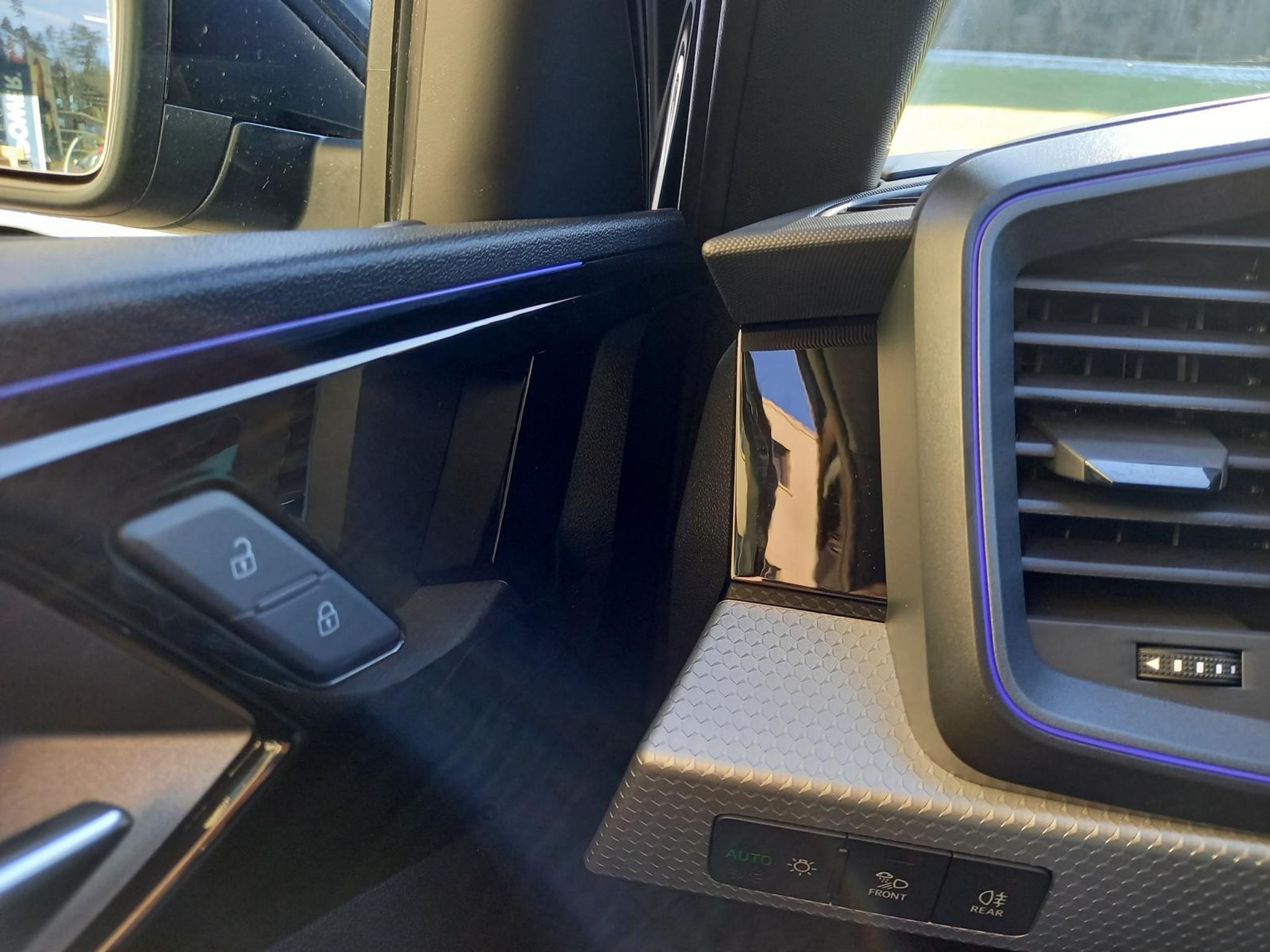 listing desktop thumbnail image 7