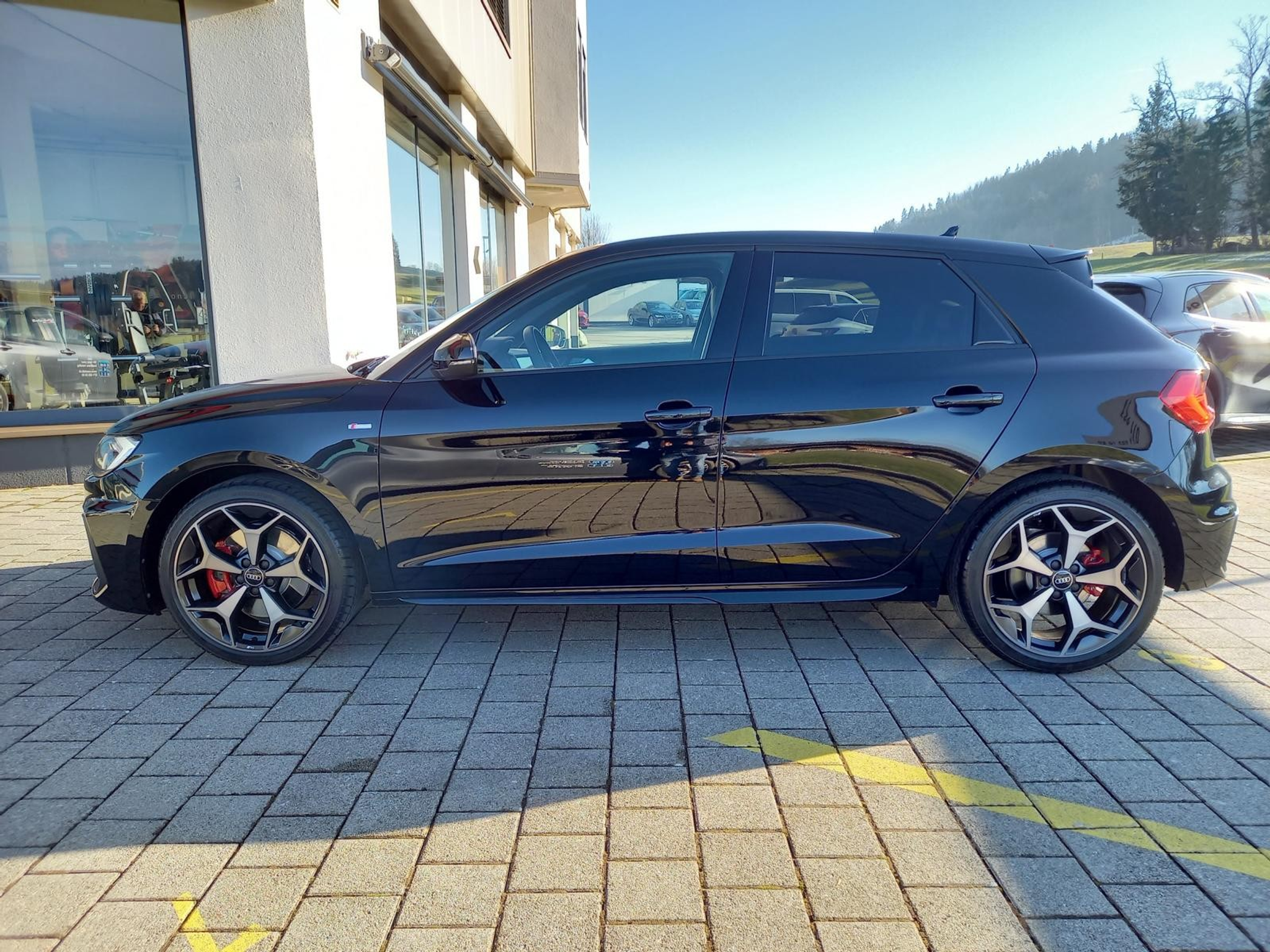 listing desktop thumbnail image 2