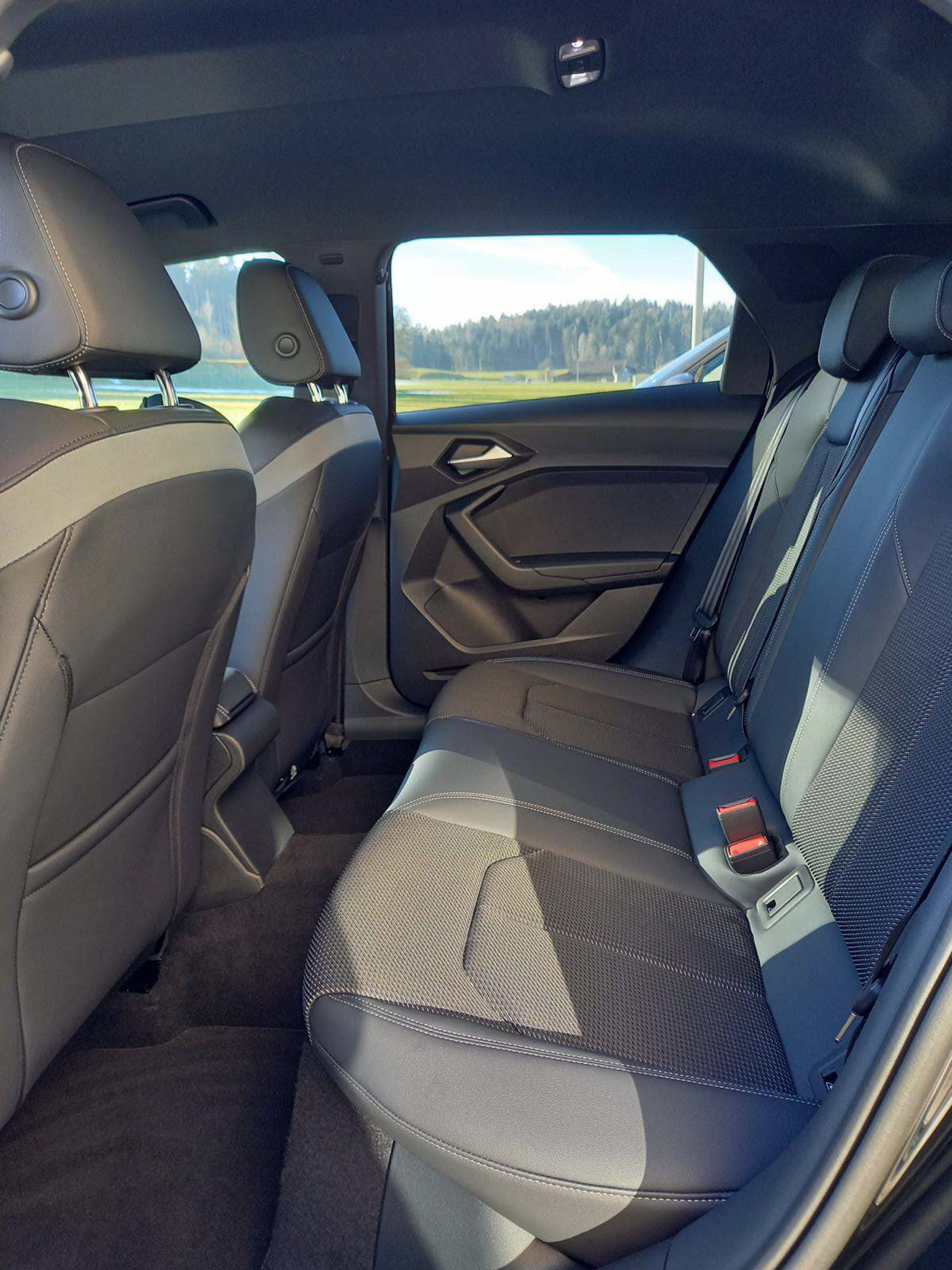 listing desktop thumbnail image 16