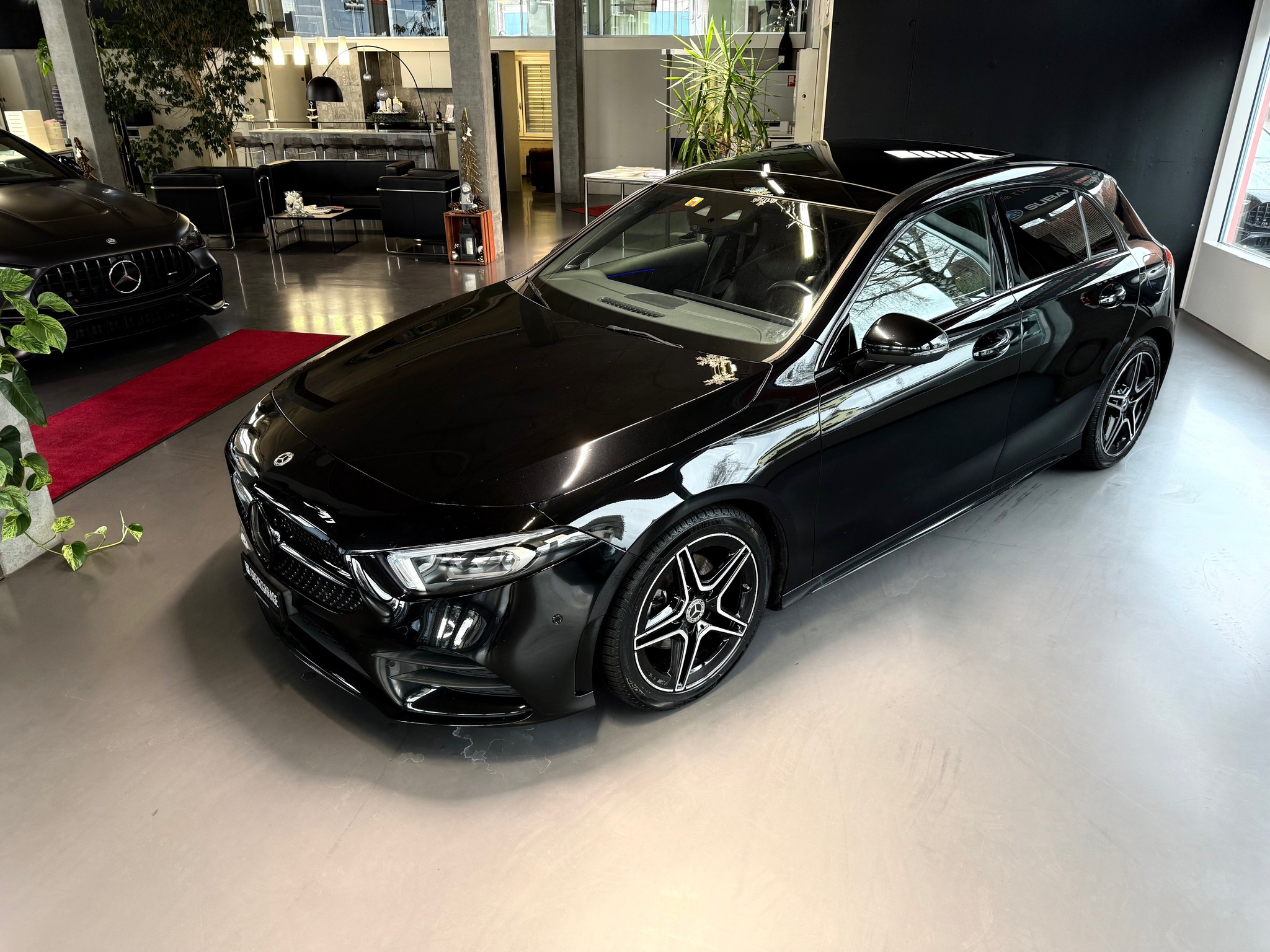 listing desktop thumbnail image 1