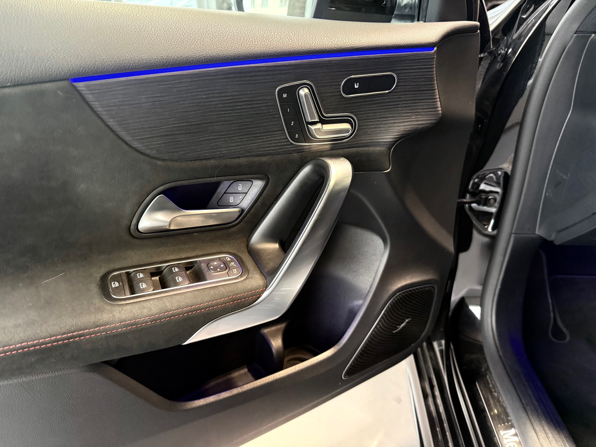 listing desktop thumbnail image 9