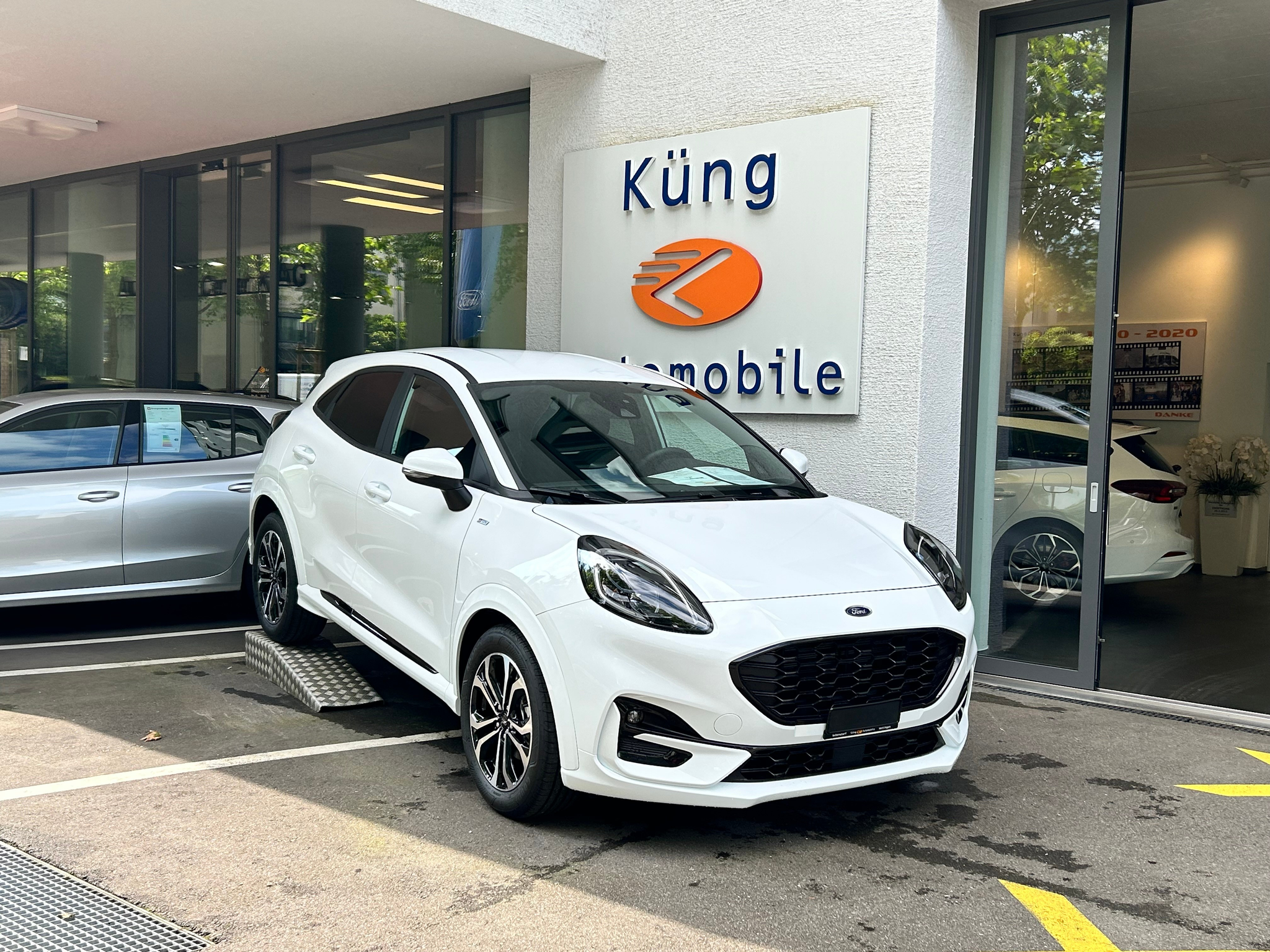 listing desktop thumbnail image 2