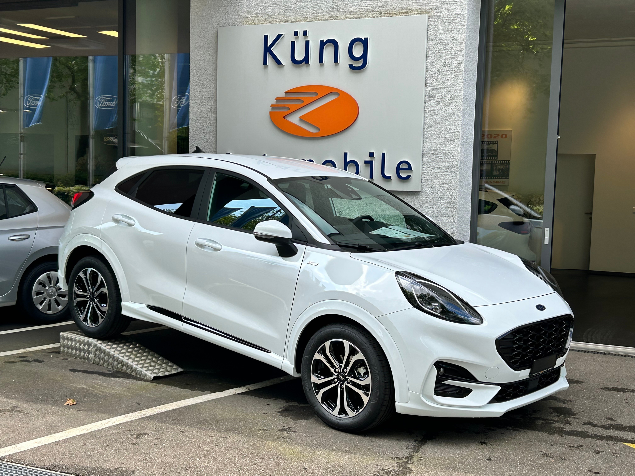 listing desktop thumbnail image 1