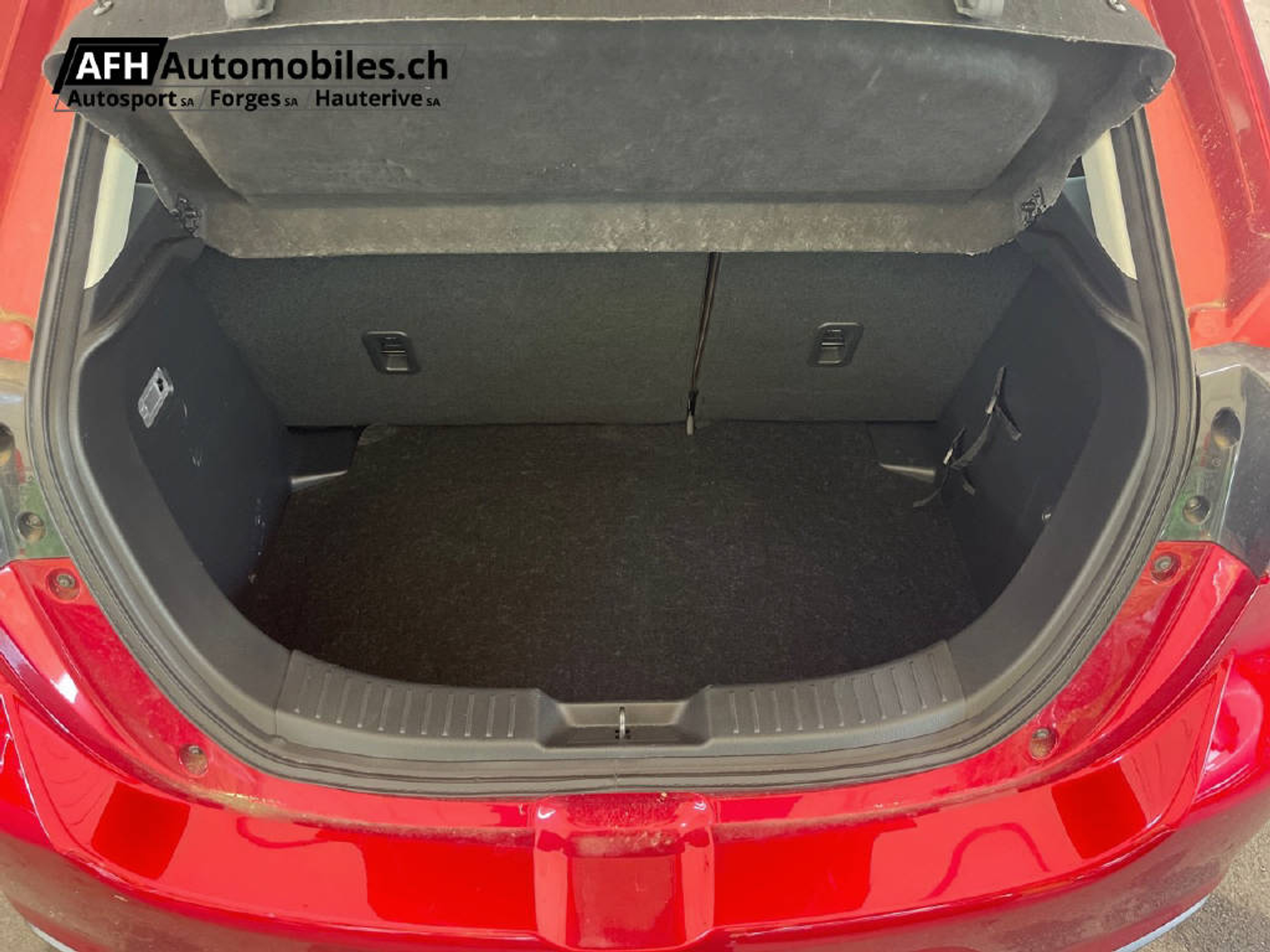 listing desktop thumbnail image 6