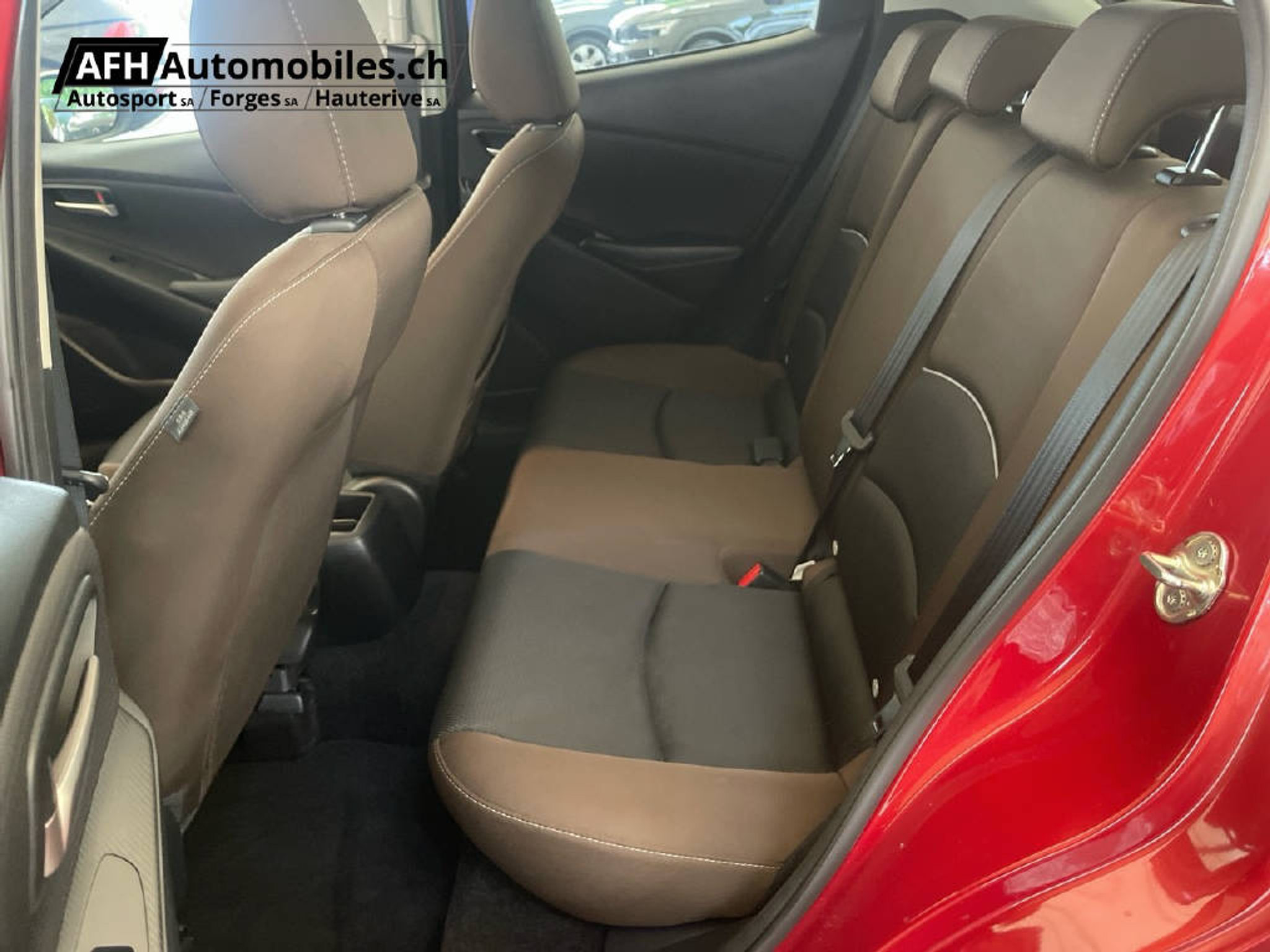 listing desktop thumbnail image 9