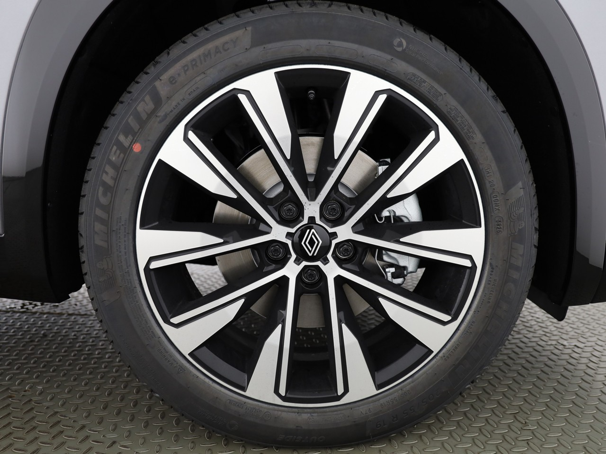 listing desktop thumbnail image 3