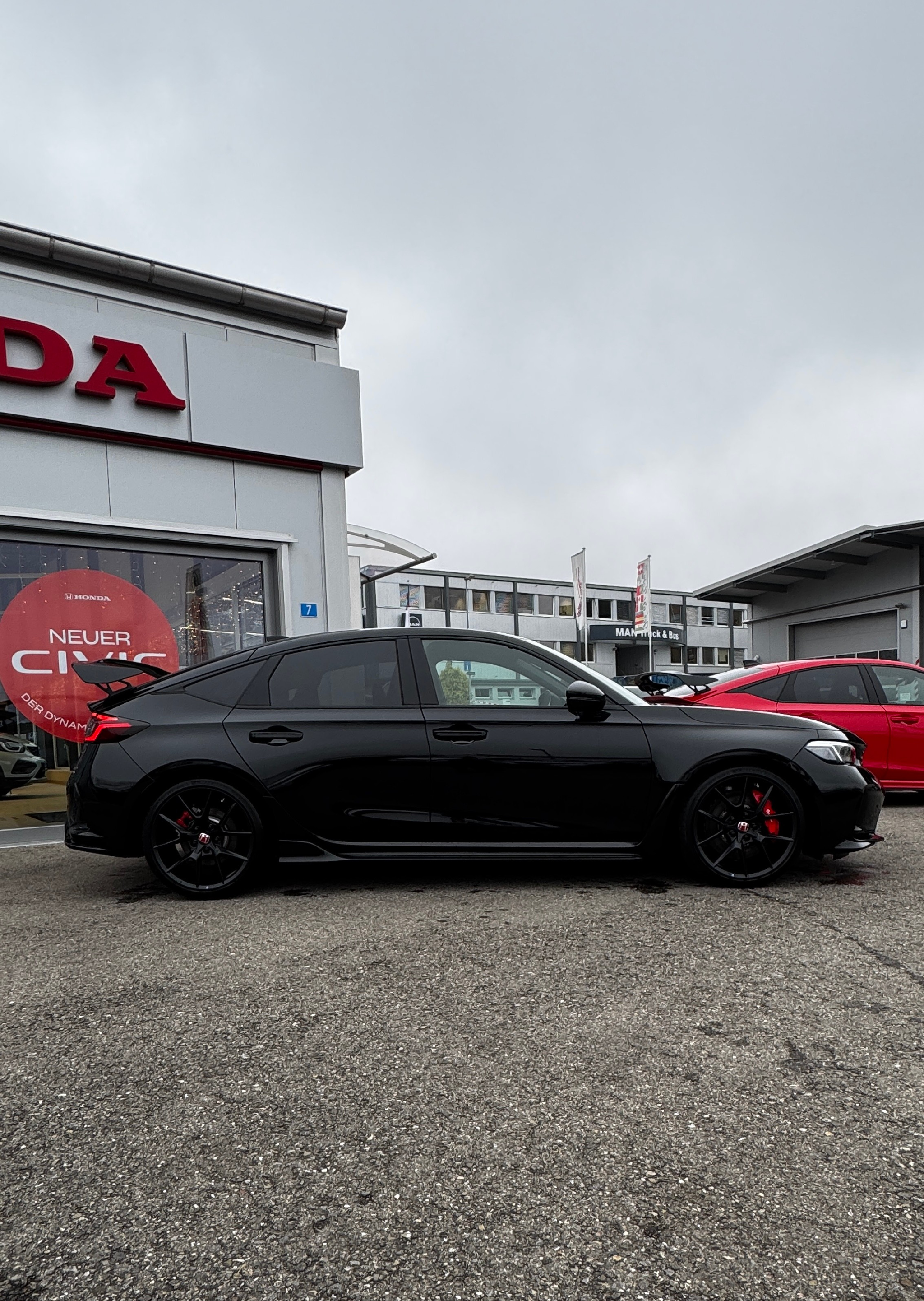 listing desktop thumbnail image 3