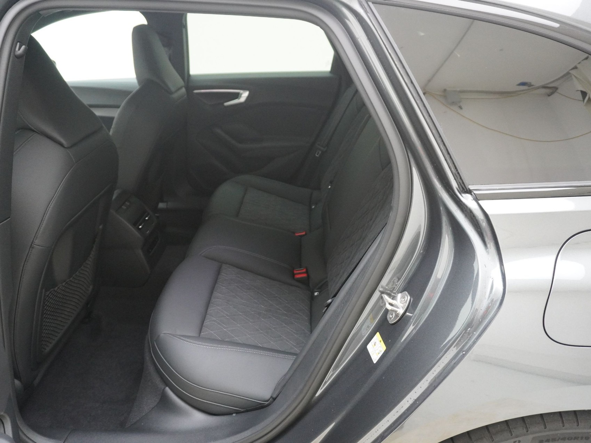 listing desktop thumbnail image 14