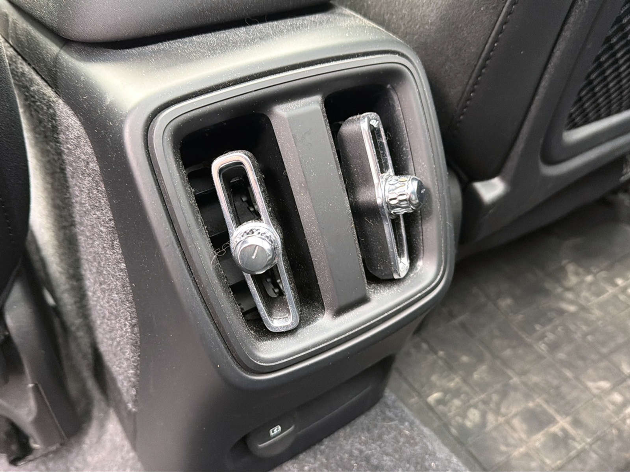 listing desktop thumbnail image 13