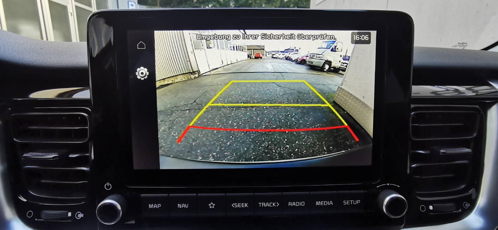 listing desktop thumbnail image 13