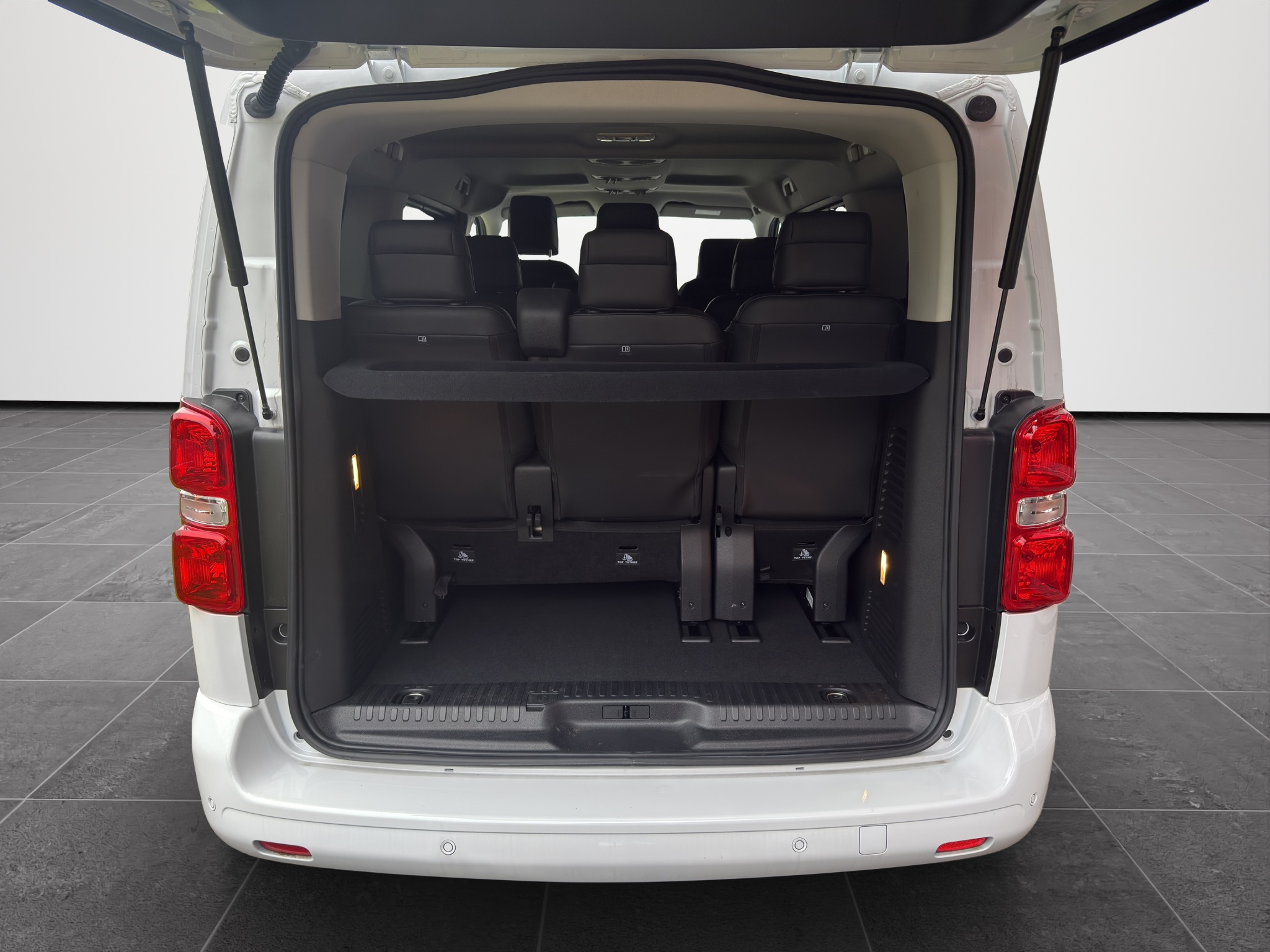 listing desktop thumbnail image 12